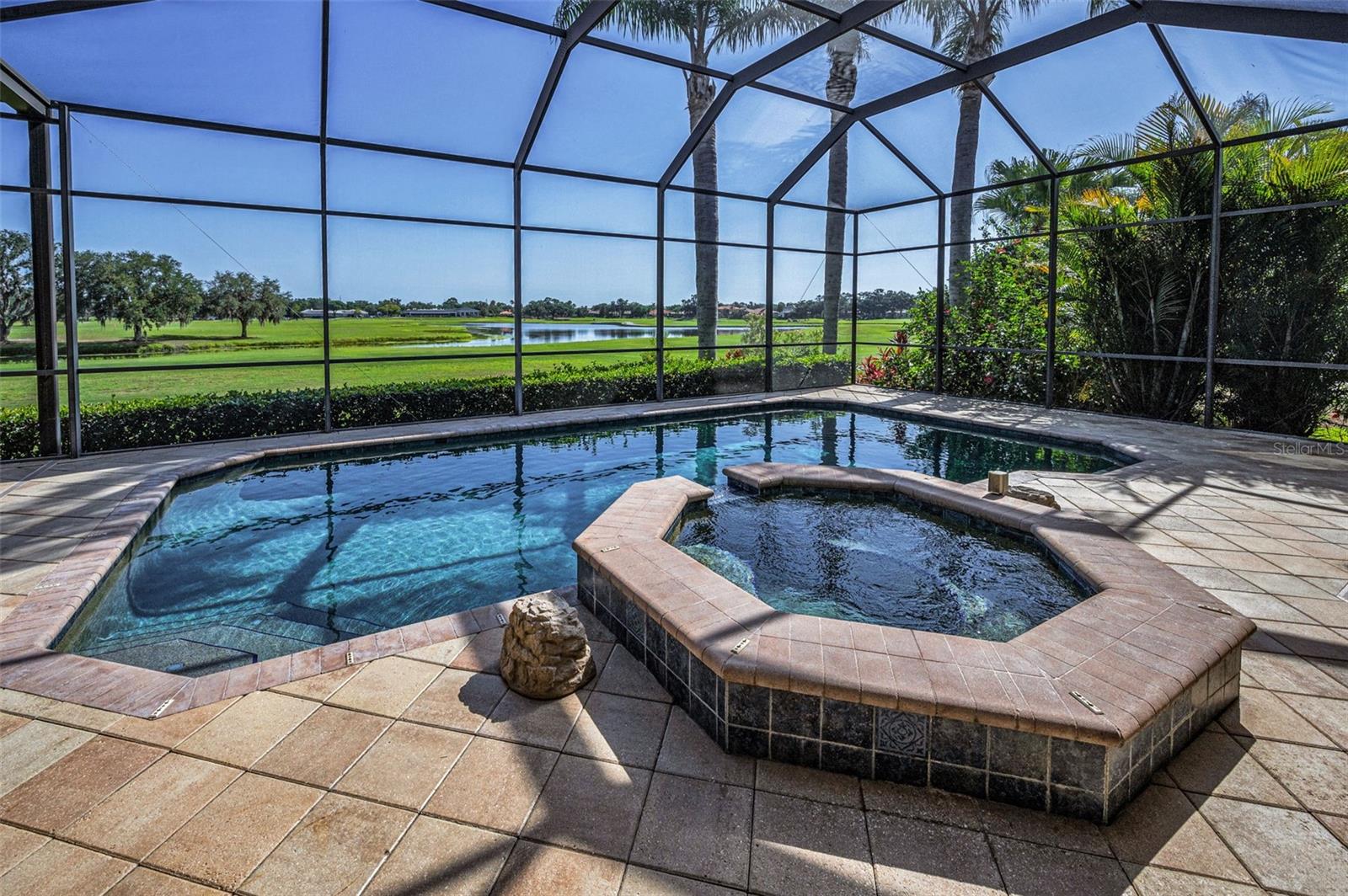 CHAMPIONS CLUB - Residential