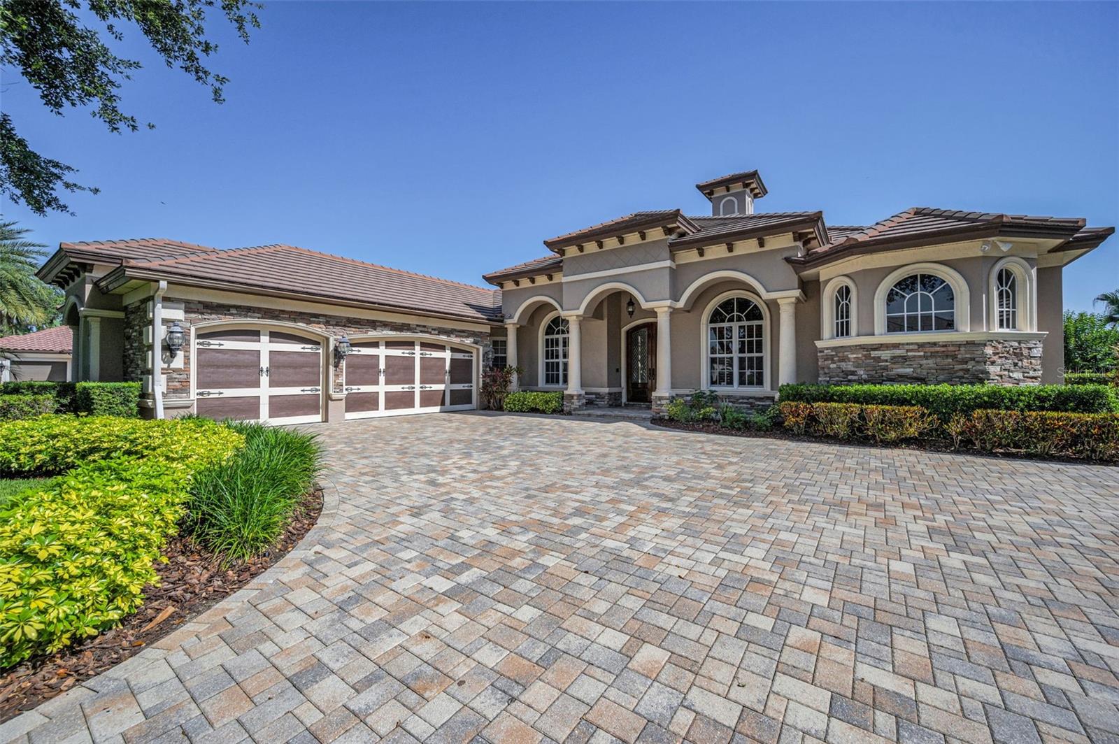 CHAMPIONS CLUB - Residential
