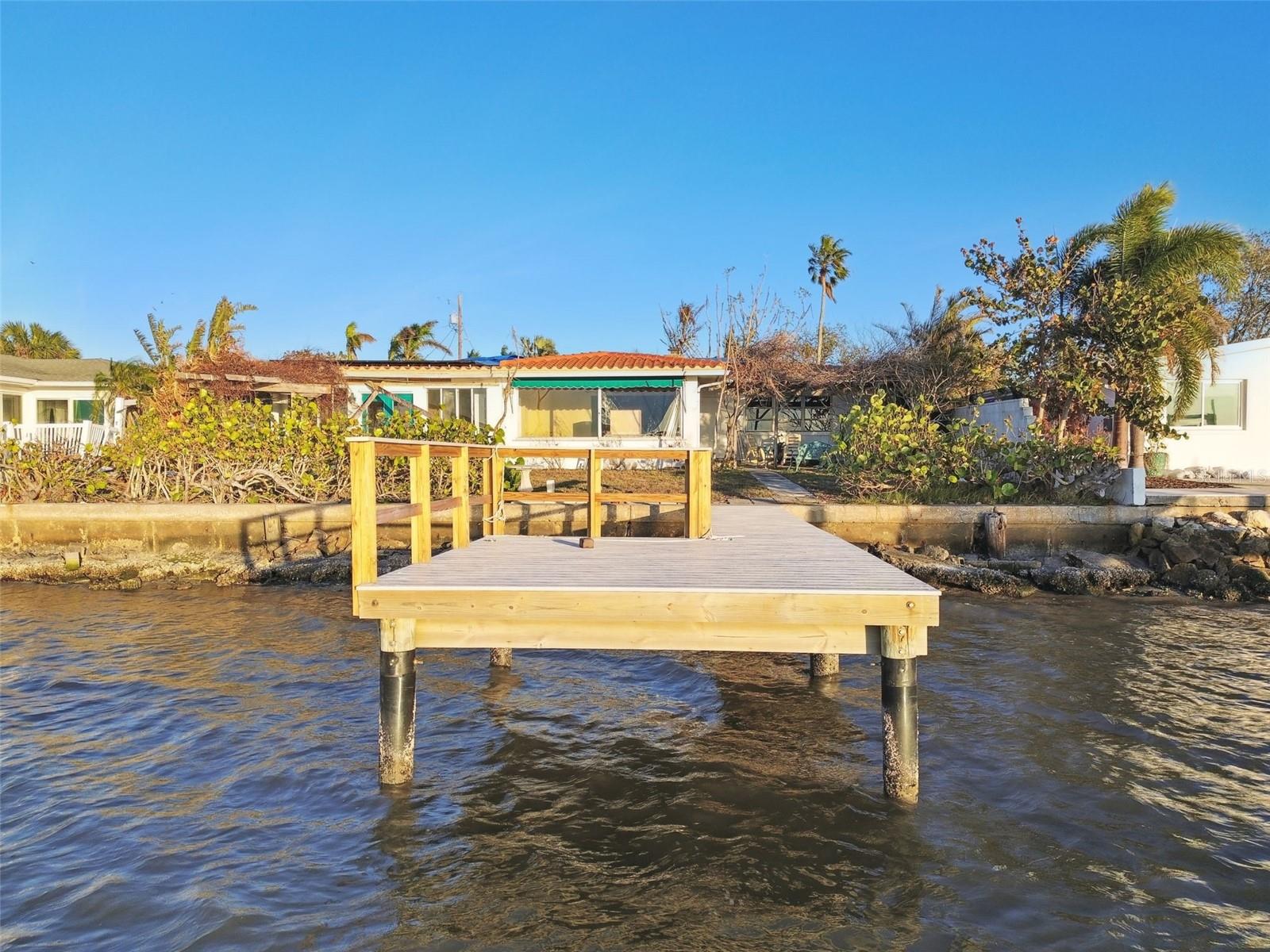 VENETIAN POINT - Land