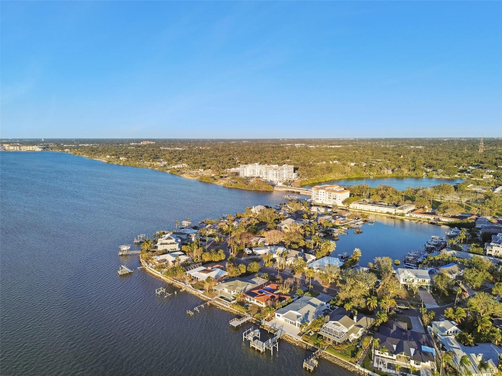 VENETIAN POINT - Land