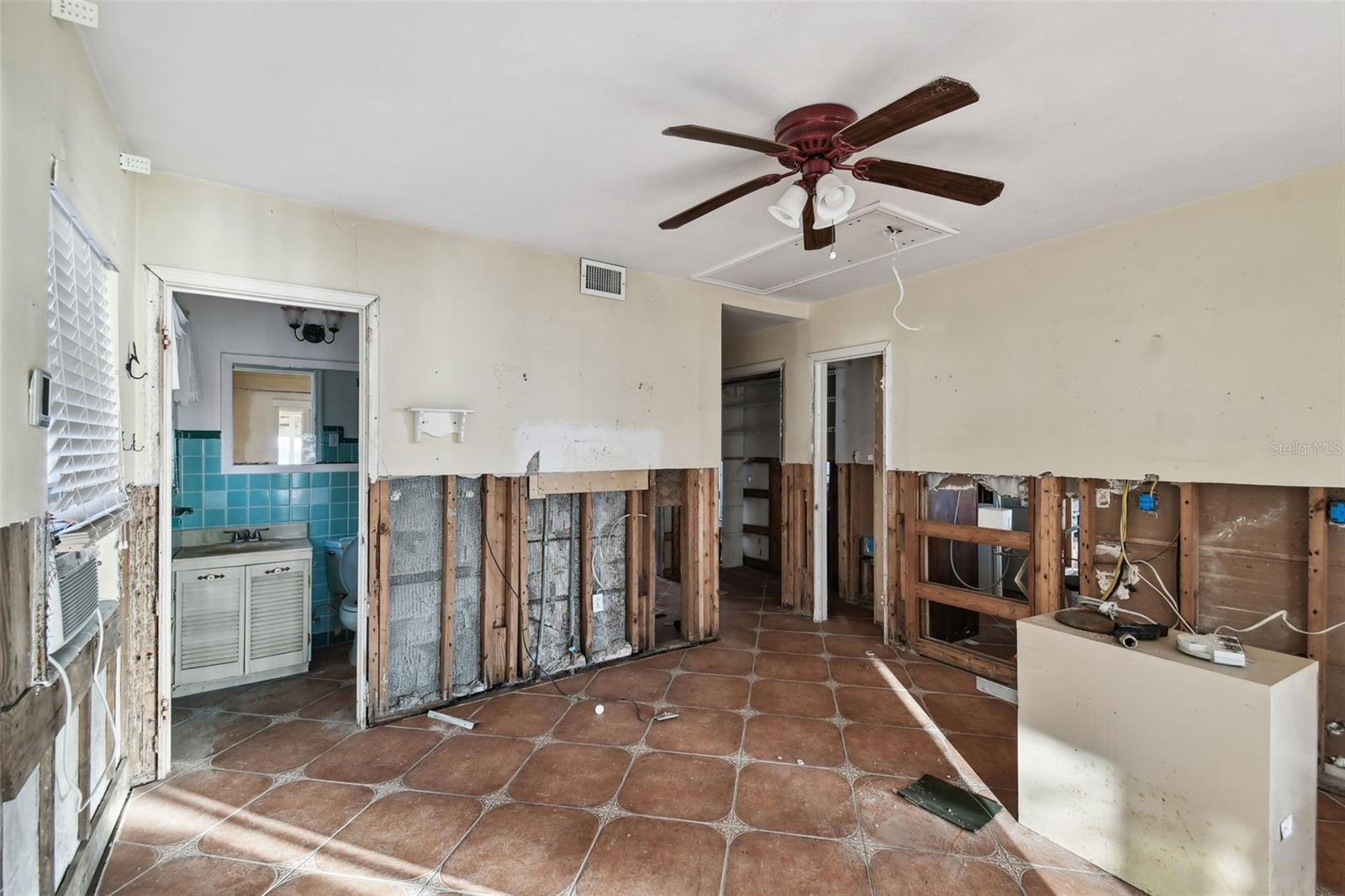 VENETIAN POINT - Land