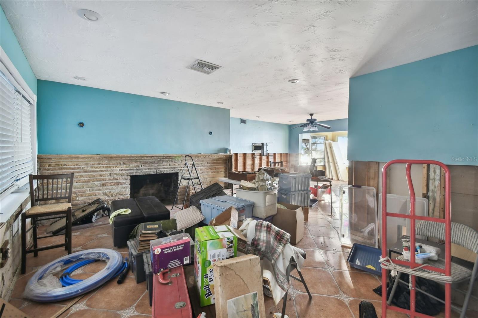 VENETIAN POINT - Land