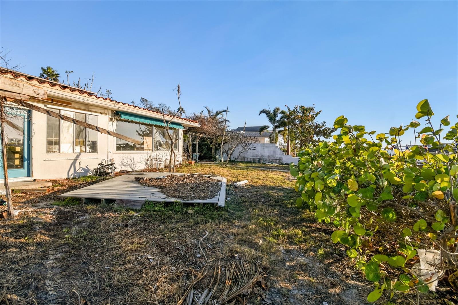 VENETIAN POINT - Land