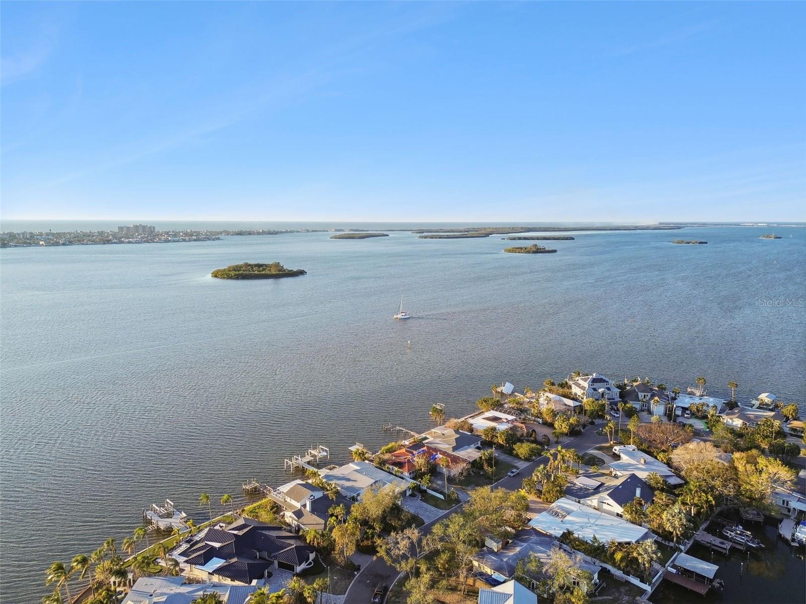 VENETIAN POINT - Land