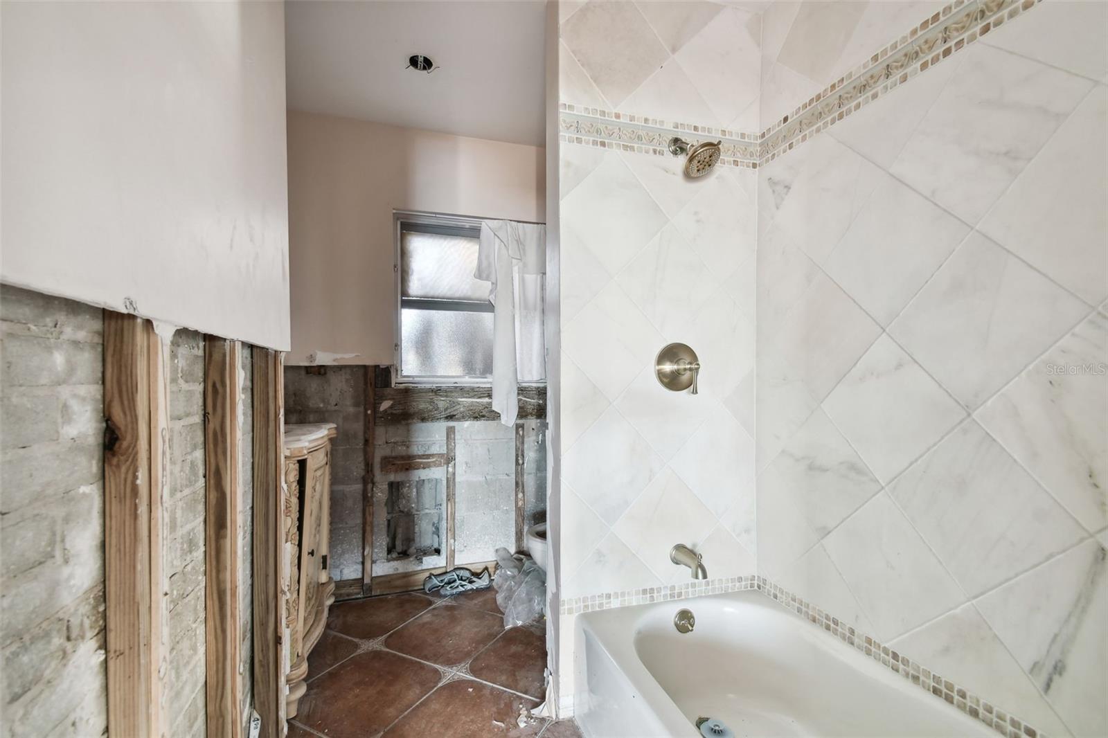 VENETIAN POINT - Land