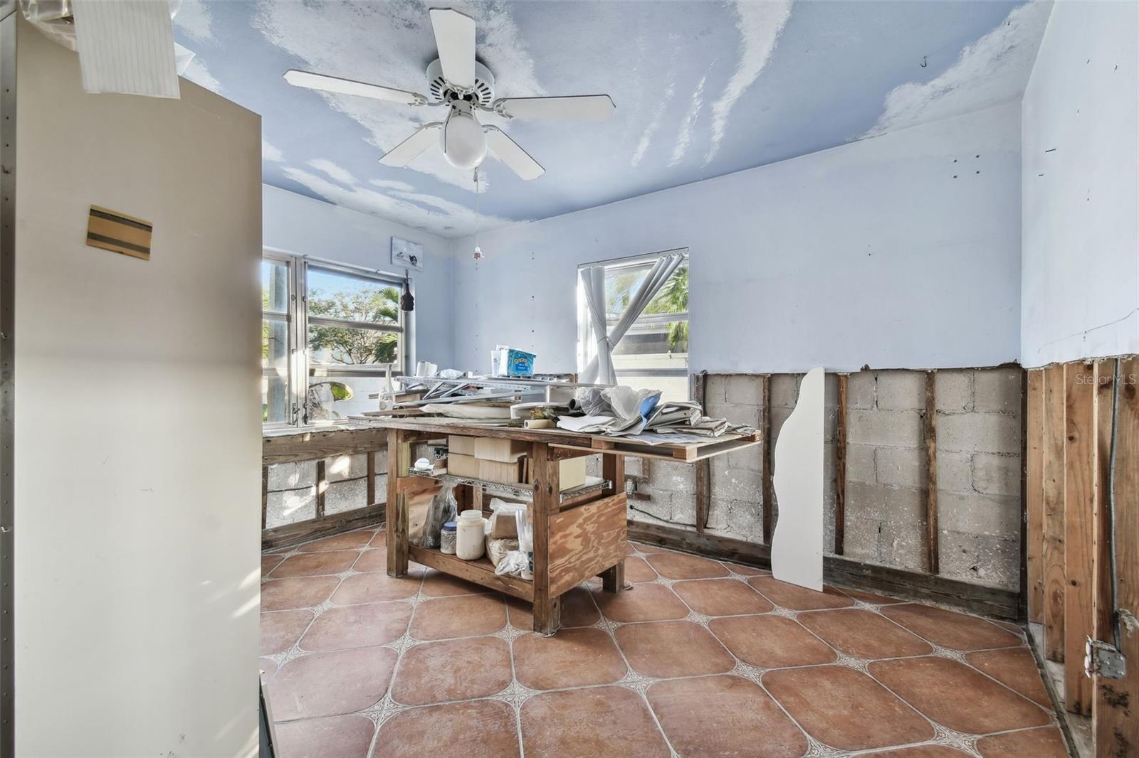 VENETIAN POINT - Land