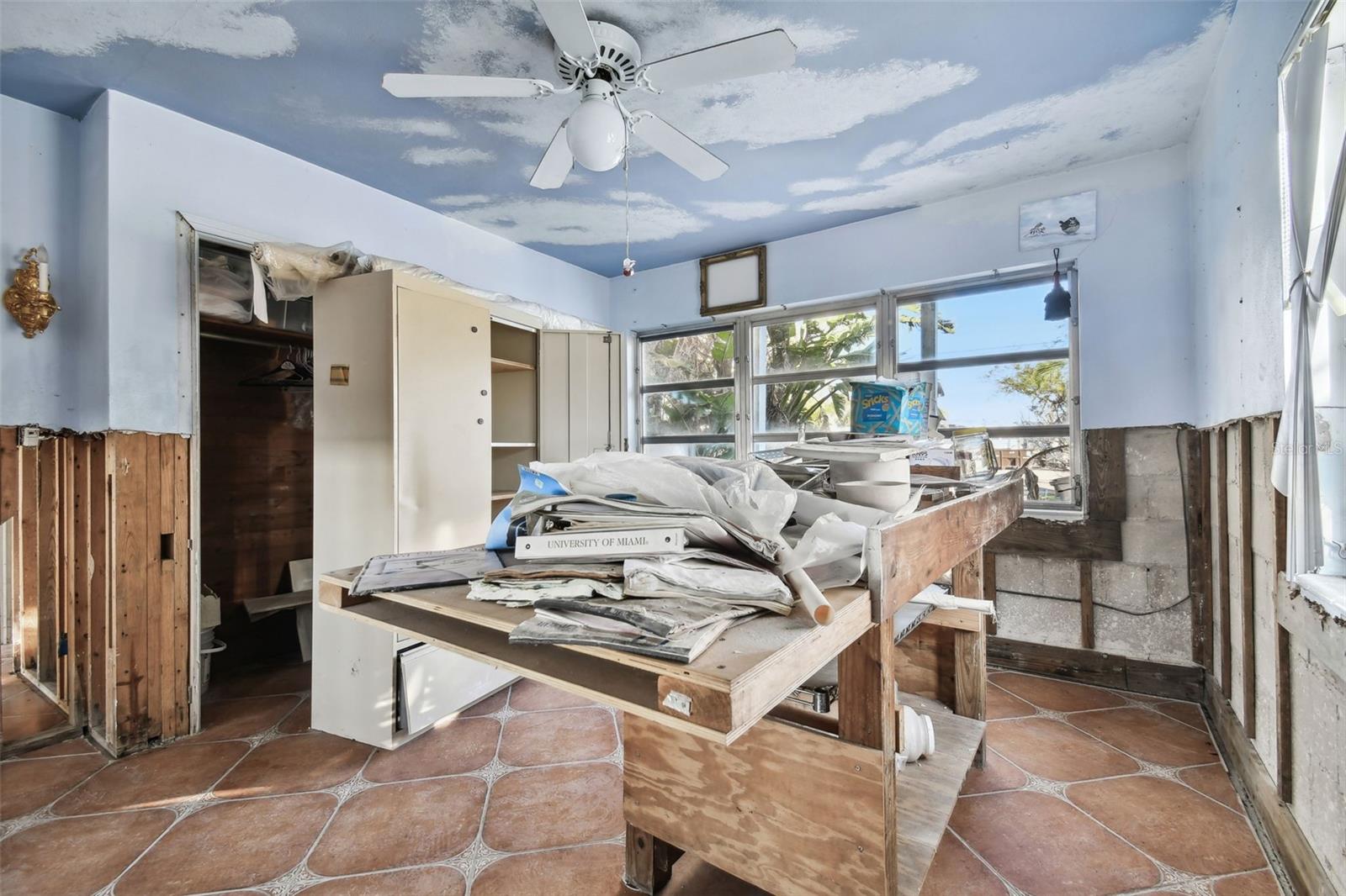 VENETIAN POINT - Land