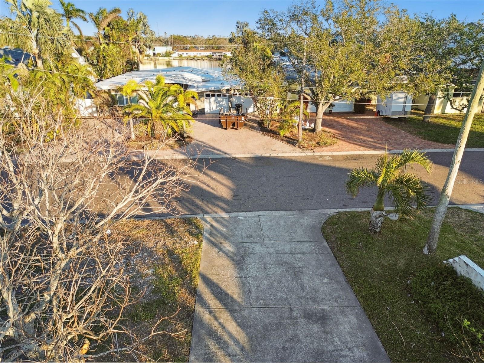 VENETIAN POINT - Land