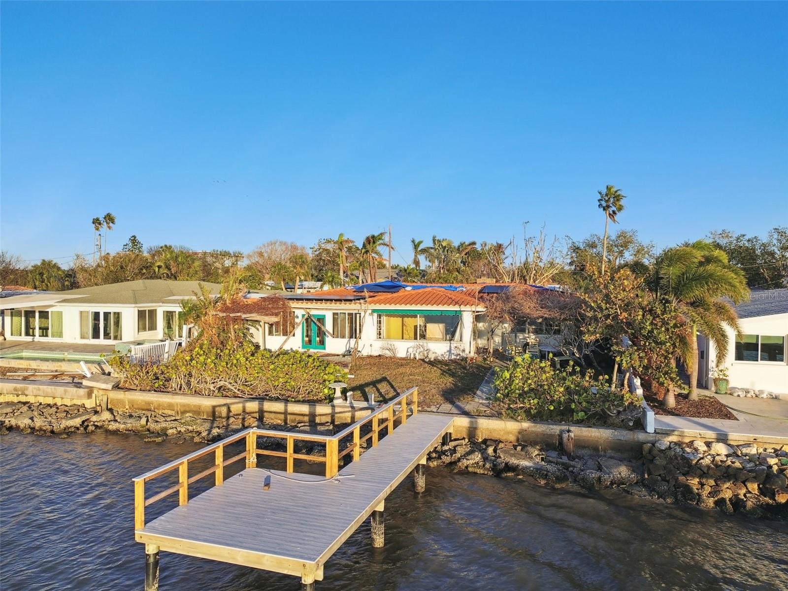 VENETIAN POINT - Land