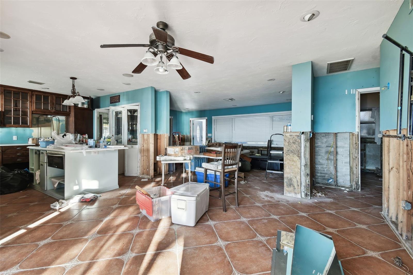 VENETIAN POINT - Land