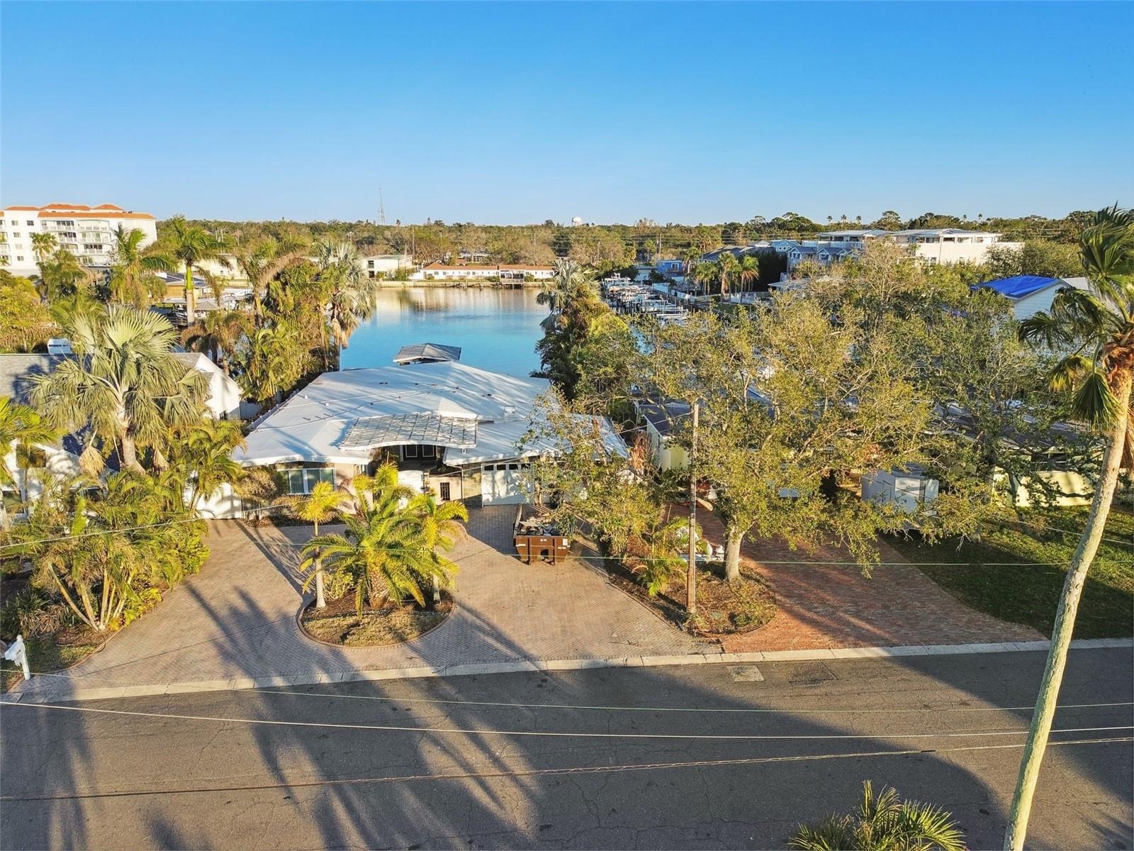 VENETIAN POINT - Land