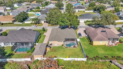 A home in LAKELAND