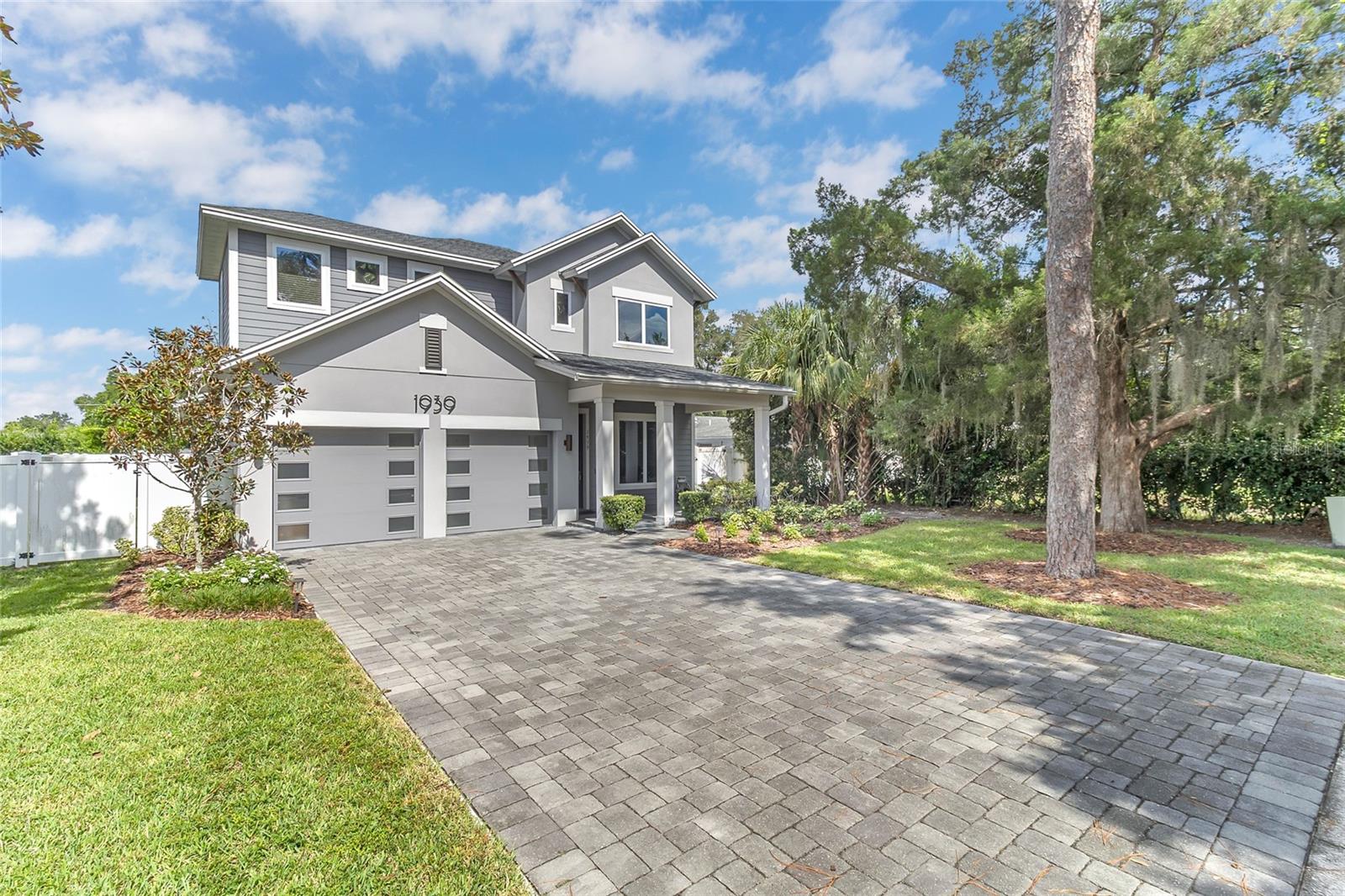 1939 WOODCREST DRIVE