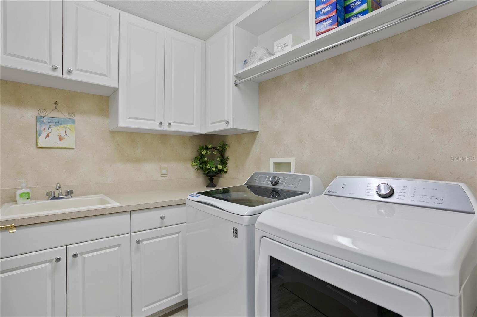 VINOY PLACE CONDO - Residential