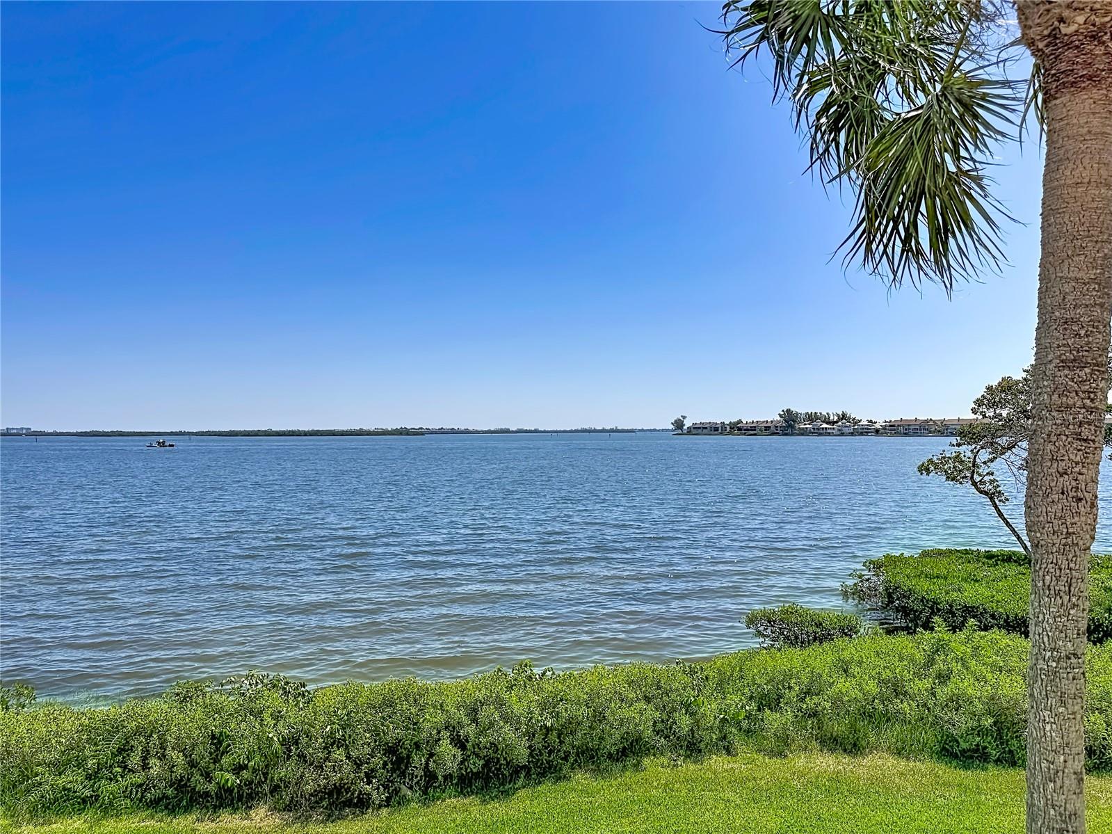RUNAWAY BAY - Residential
