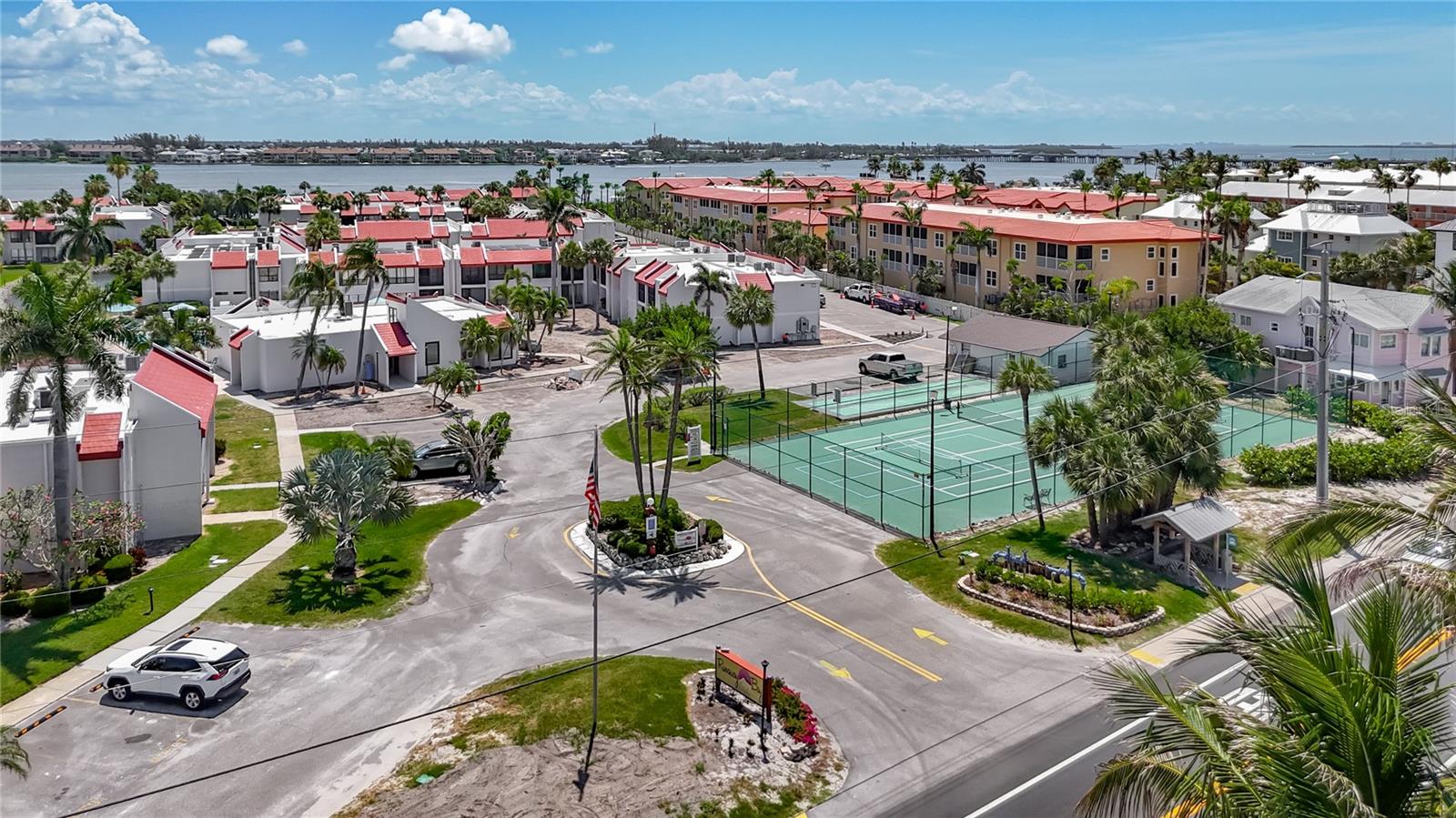 RUNAWAY BAY - Residential
