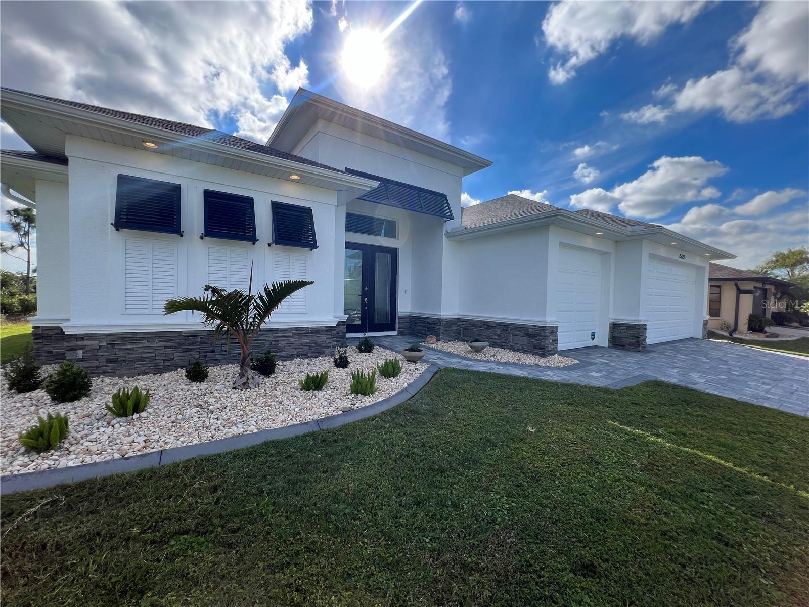 SHORT TERM 3/2 POOL HOME ON THE WATER AVAILABLE NOW and 2026 SEASON**This STUNNING new construction home is GORGEOUS inside and out!! Enjoy breathtaking views right from the living room featuring zero corner sliding glass doors! Boasting granite countertops, stainless steel appliances and a large patio for entertaining!
Listed price is for season months. Taxes not included
Off-season pricing available please call