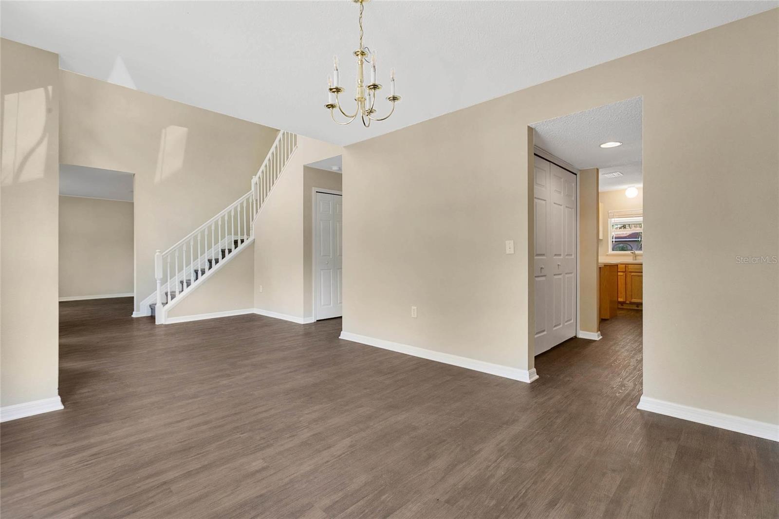 2995 WHITE MAGNOLIA LOOP