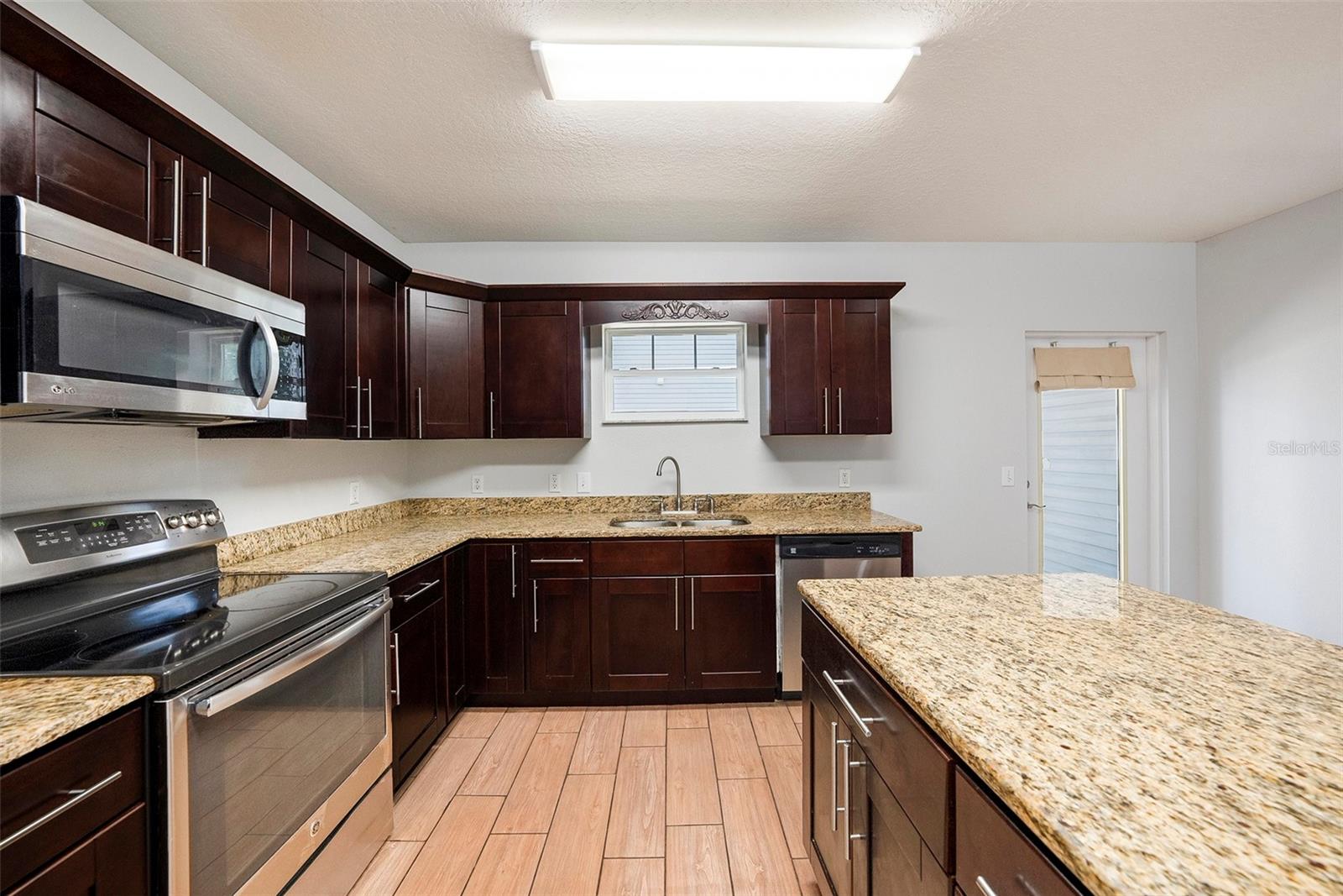 BELLA TERRAZA TWNHMS - Residential