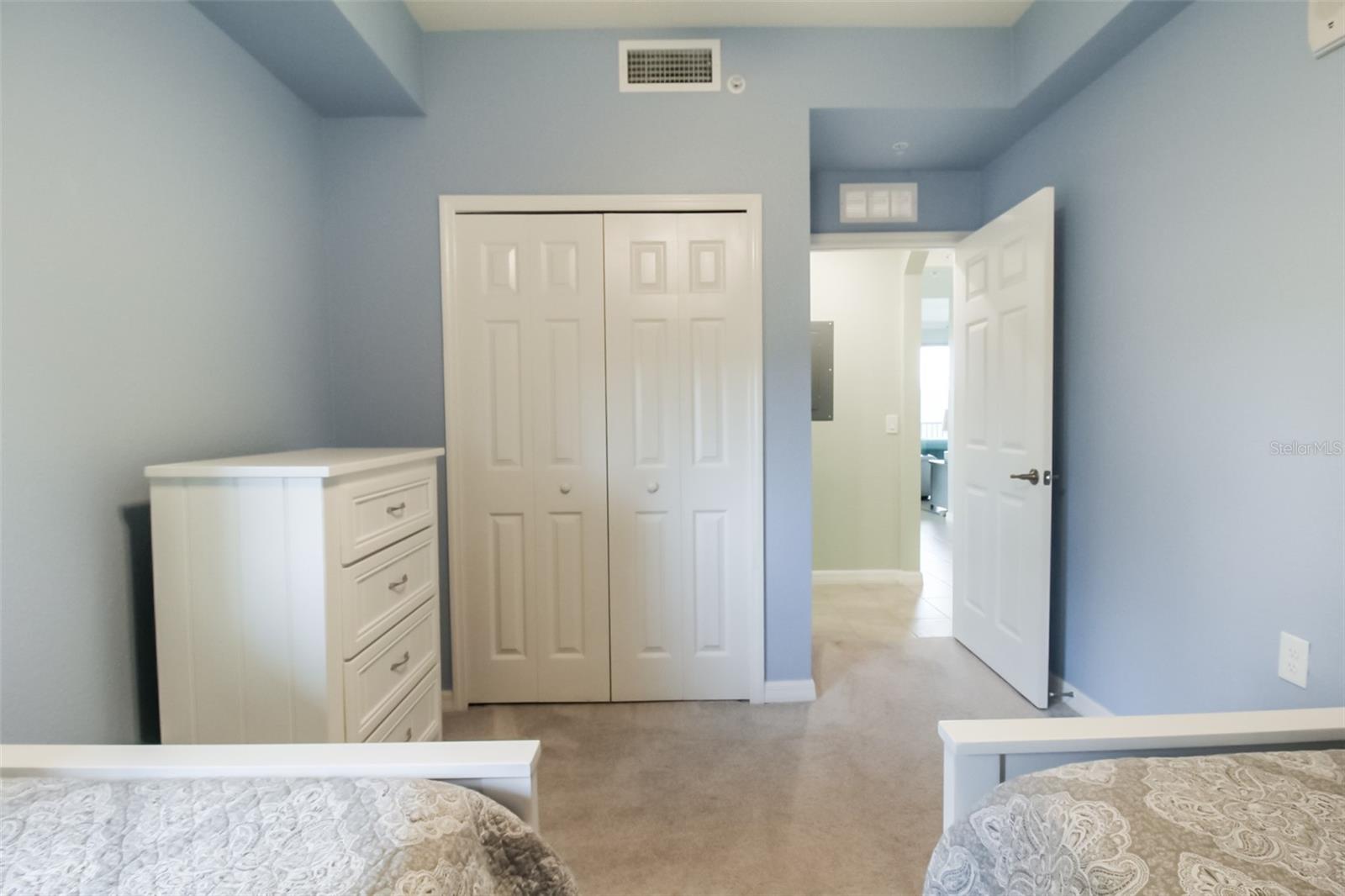 TERRACE VI AT LAKEWOOD NATIONAL PH II - Residential Lease