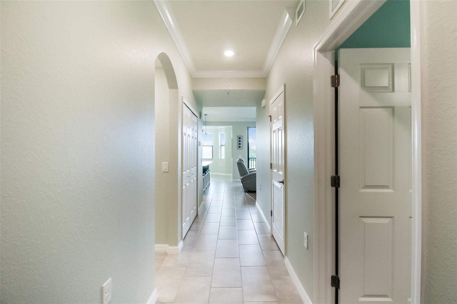 TERRACE VI AT LAKEWOOD NATIONAL PH II - Residential Lease