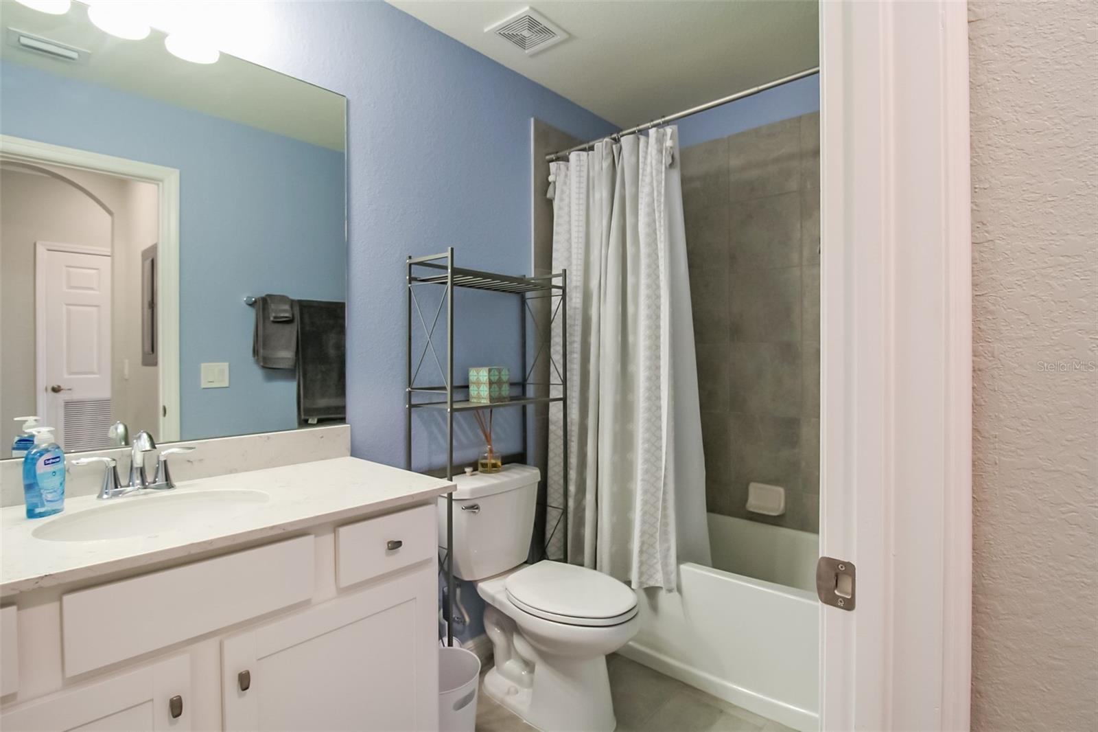 TERRACE VI AT LAKEWOOD NATIONAL PH II - Residential Lease