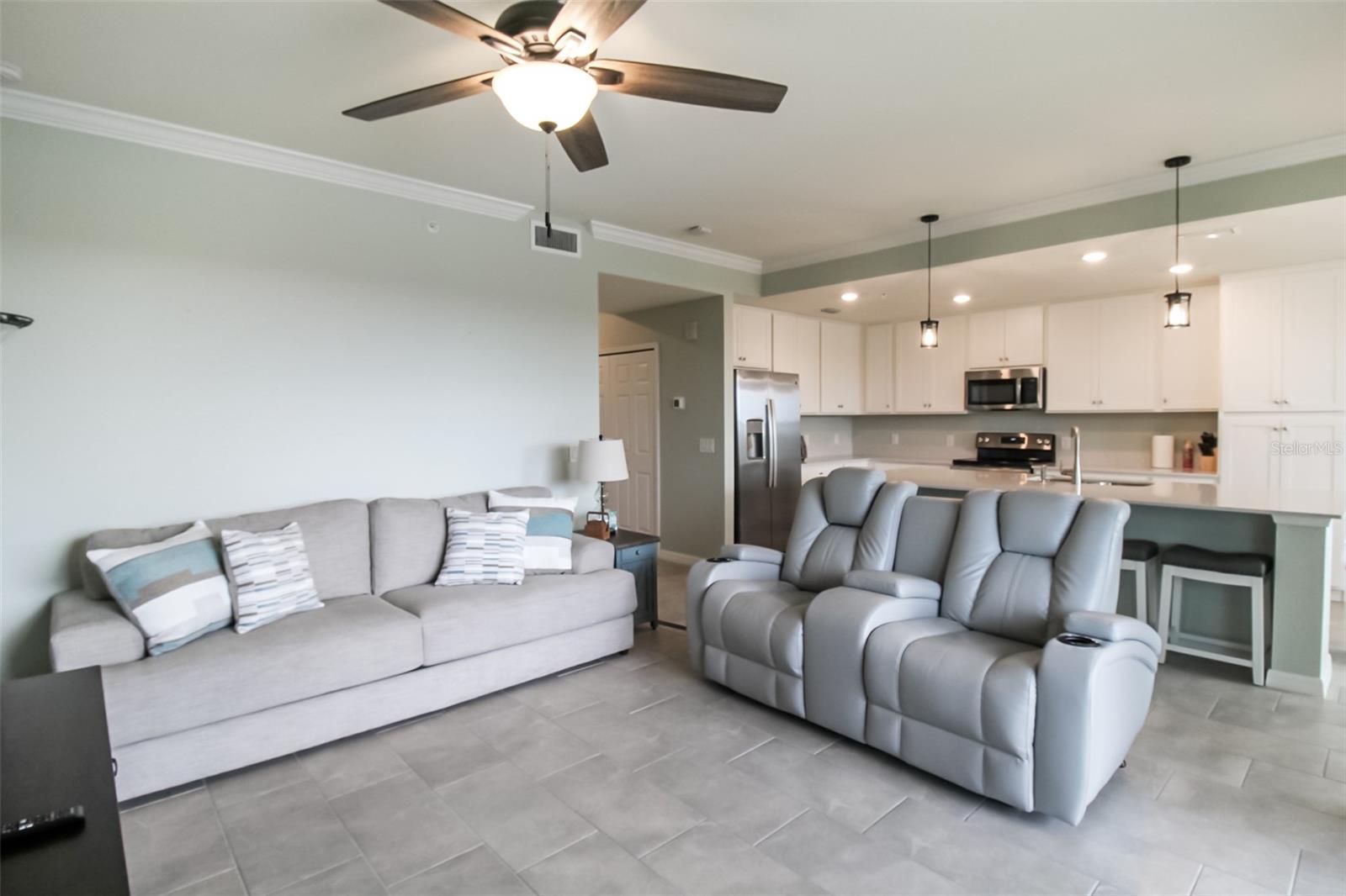 TERRACE VI AT LAKEWOOD NATIONAL PH II - Residential Lease