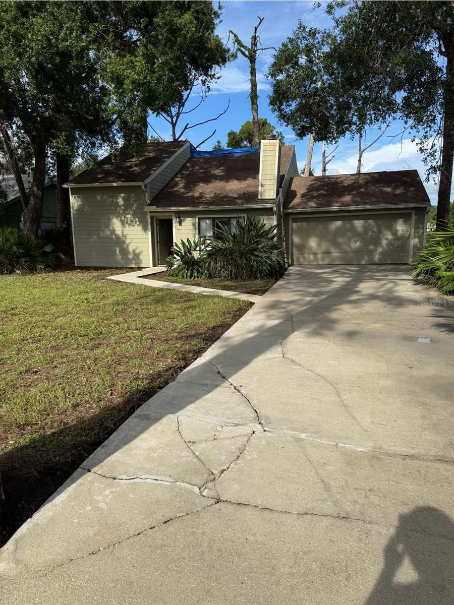 Welcome Welcome Welcome . Great fixer-upper nestled in a beautiful community that boasts lots of potential!. This home is an ideal opportunity for investors or families looking to create their dream space. With low HOA fees and access to fantastic community amenities, you can enjoy a vibrant lifestyle without breaking the bank.
The generous backyard invites endless possibilities for outdoor entertaining, gardening, or simply relaxing in the sun. Imagine creating your own oasis where families can gather. The interior of the home provides a blank canvas, allowing you to infuse your personal style and modern comforts.
With some renovations, this property has remarkable potential for a great return on investment, making it an excellent choice for savvy buyers. Don’t miss out on the chance to turn this house into a cherished family home in a community that truly feels like paradise!
