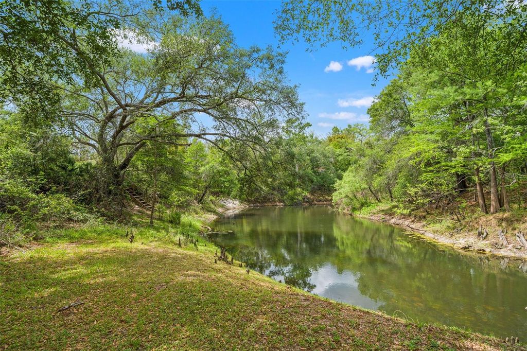 Photo of 33013 Round Table Road, Ridge Manor, FL 33523 (MLS # TB8495003)