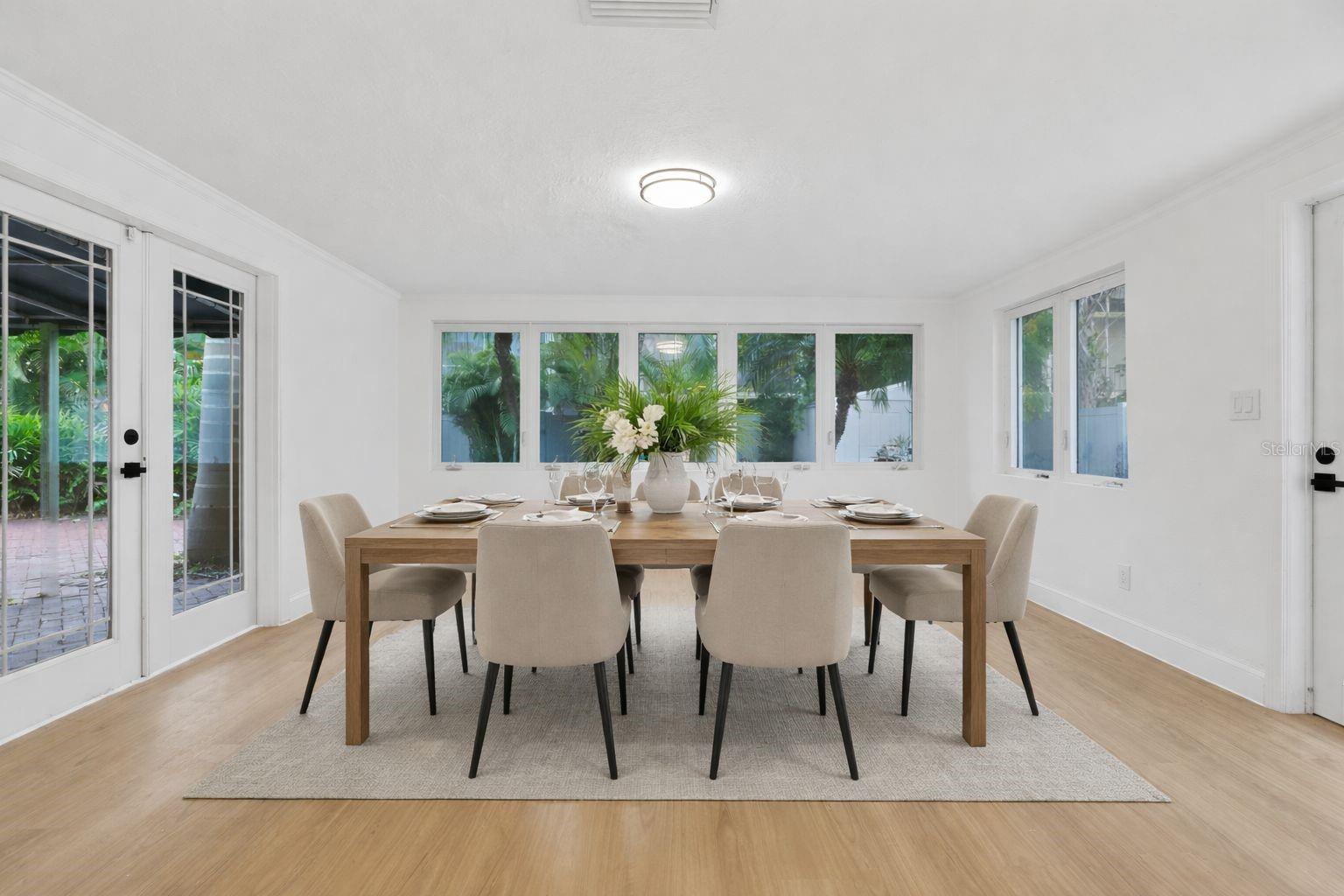 CRISP MANOR - Residential