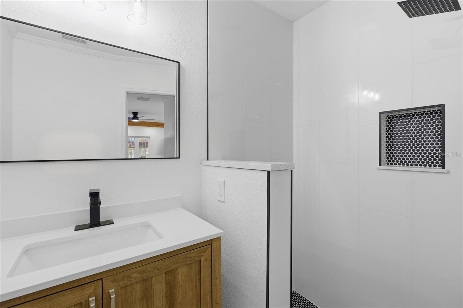 CRISP MANOR - Residential