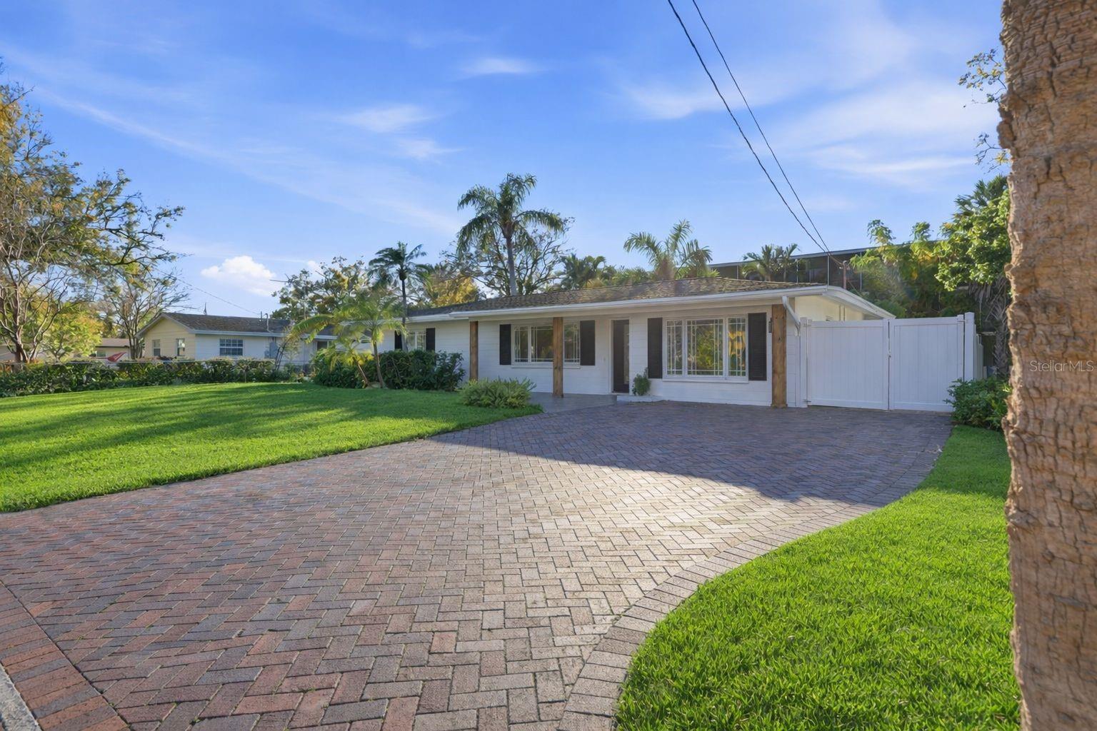 CRISP MANOR - Residential