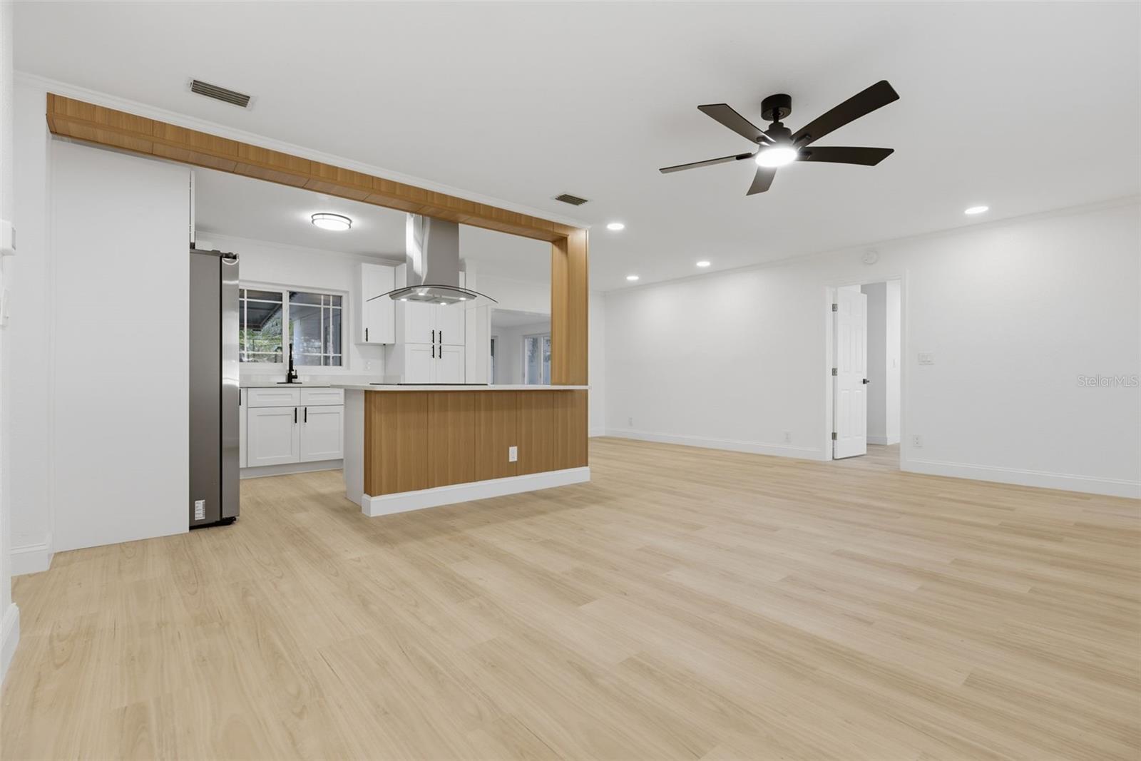 CRISP MANOR - Residential