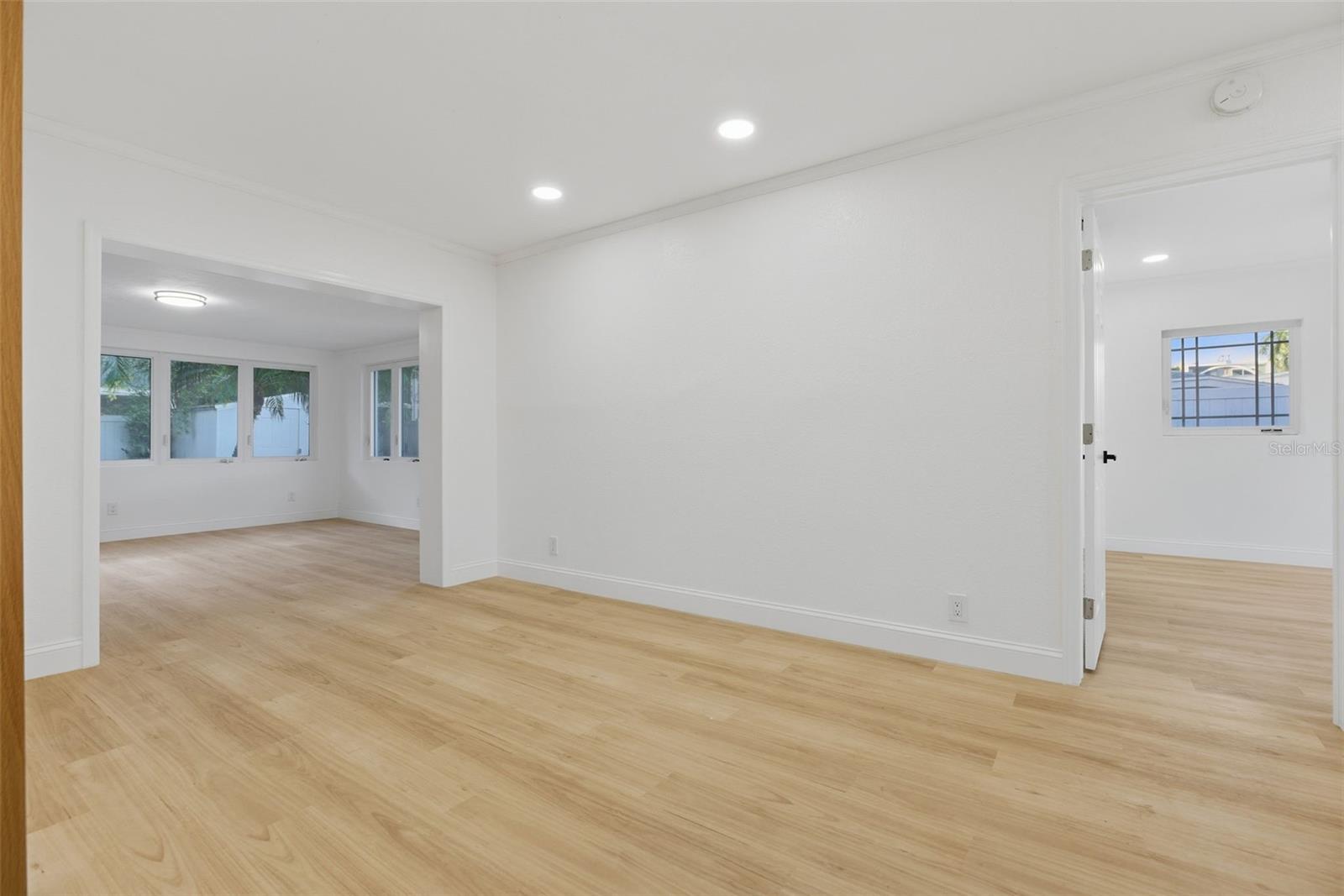 CRISP MANOR - Residential