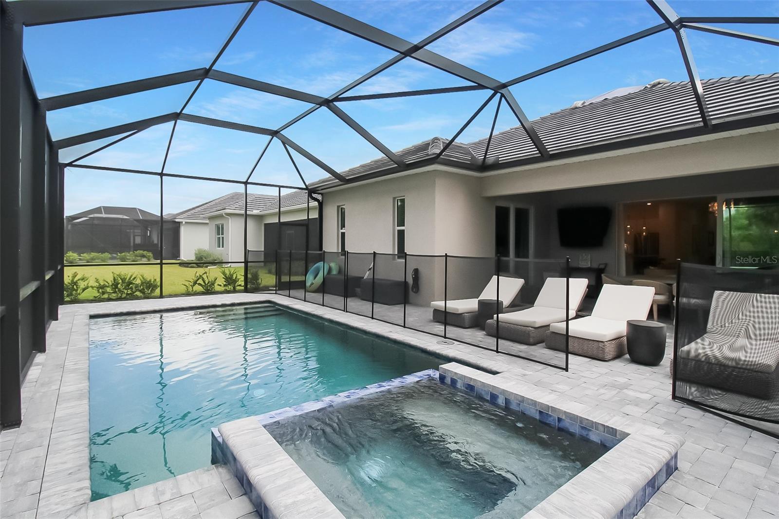 WELLEN PK GOLF & COUNTRY CLUB - Residential Lease