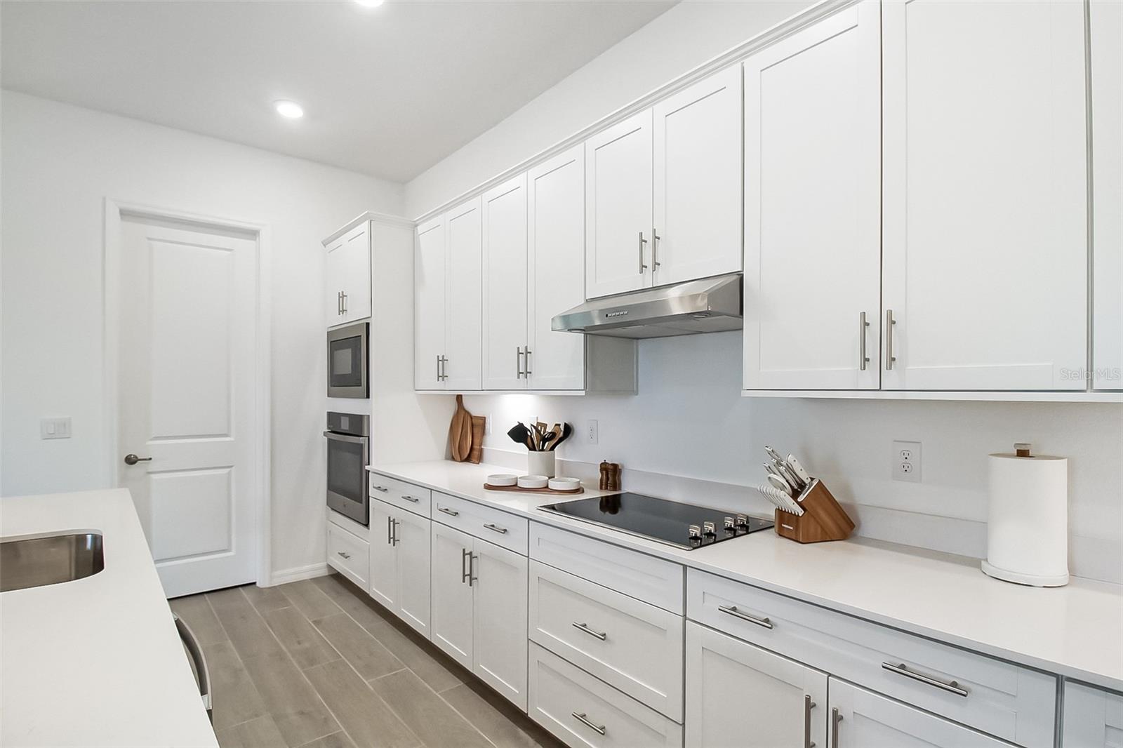 WELLEN PK GOLF & COUNTRY CLUB - Residential Lease