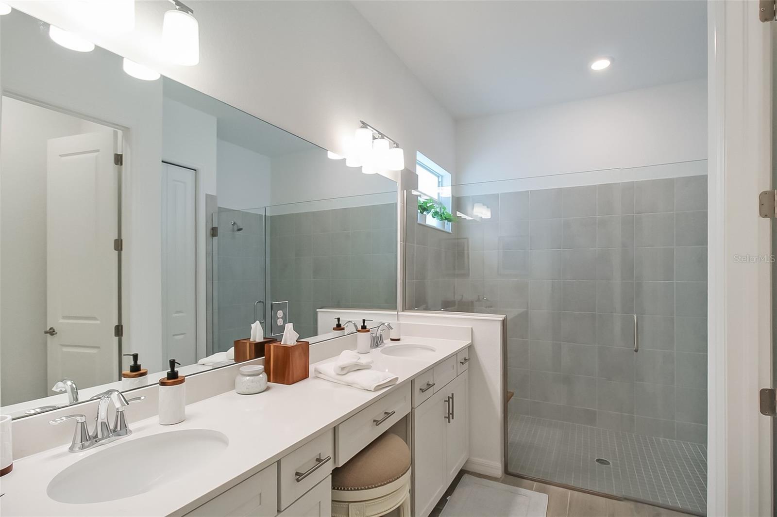 WELLEN PK GOLF & COUNTRY CLUB - Residential Lease