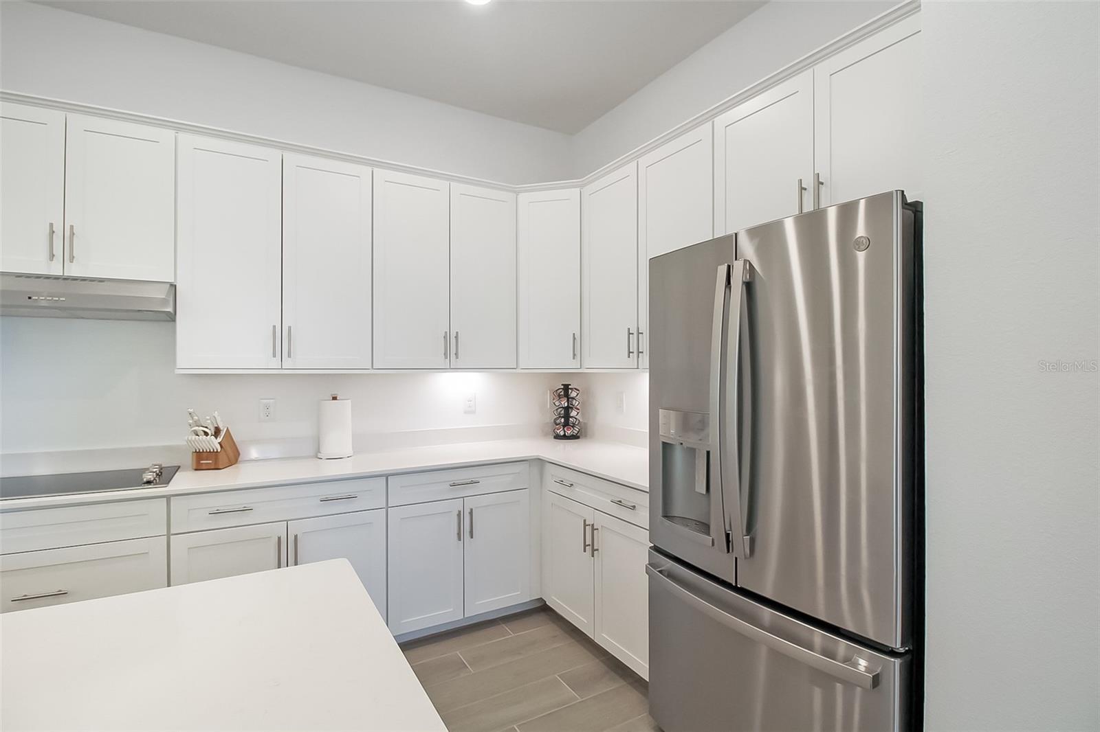 WELLEN PK GOLF & COUNTRY CLUB - Residential Lease