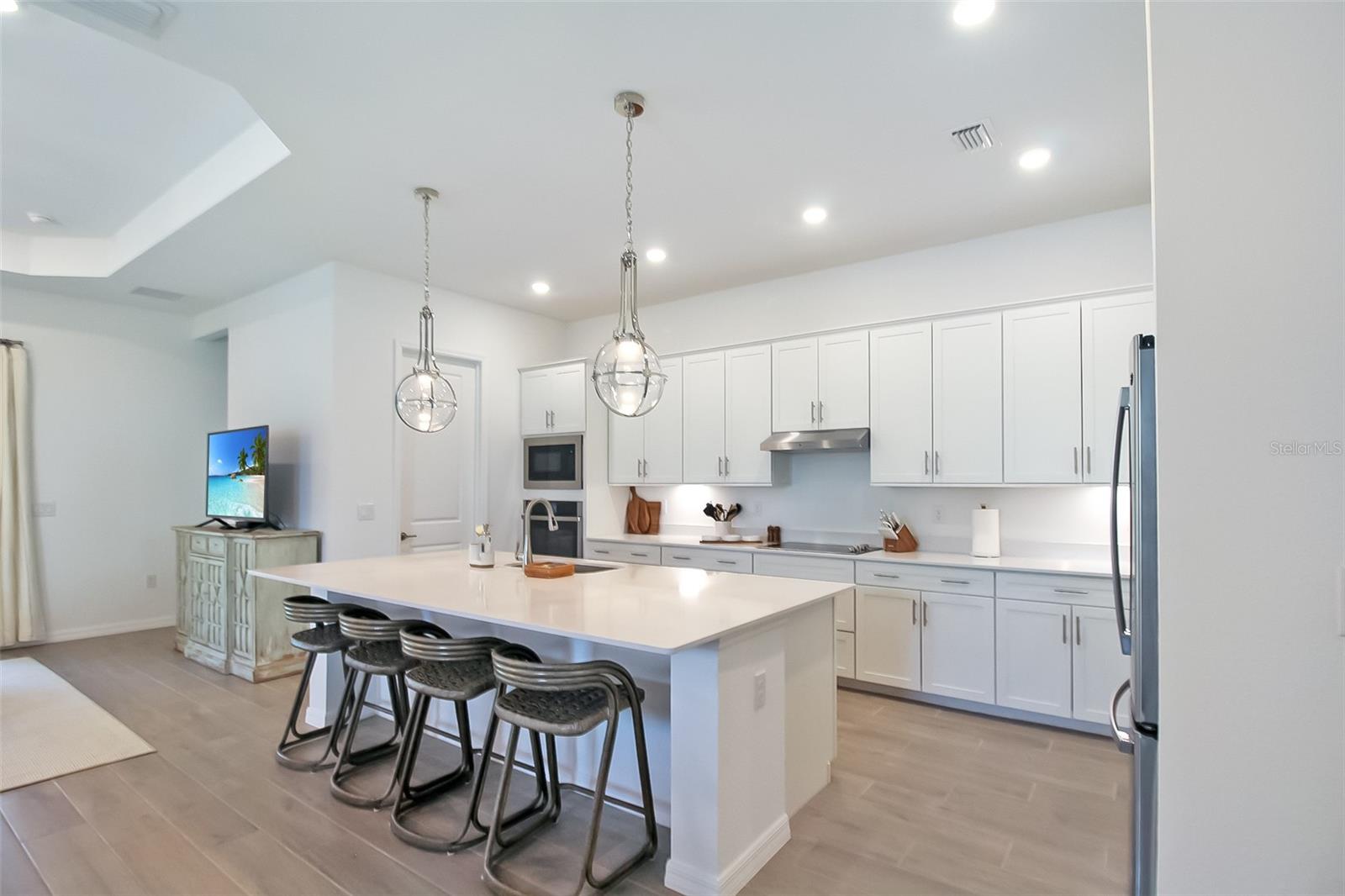 WELLEN PK GOLF & COUNTRY CLUB - Residential Lease