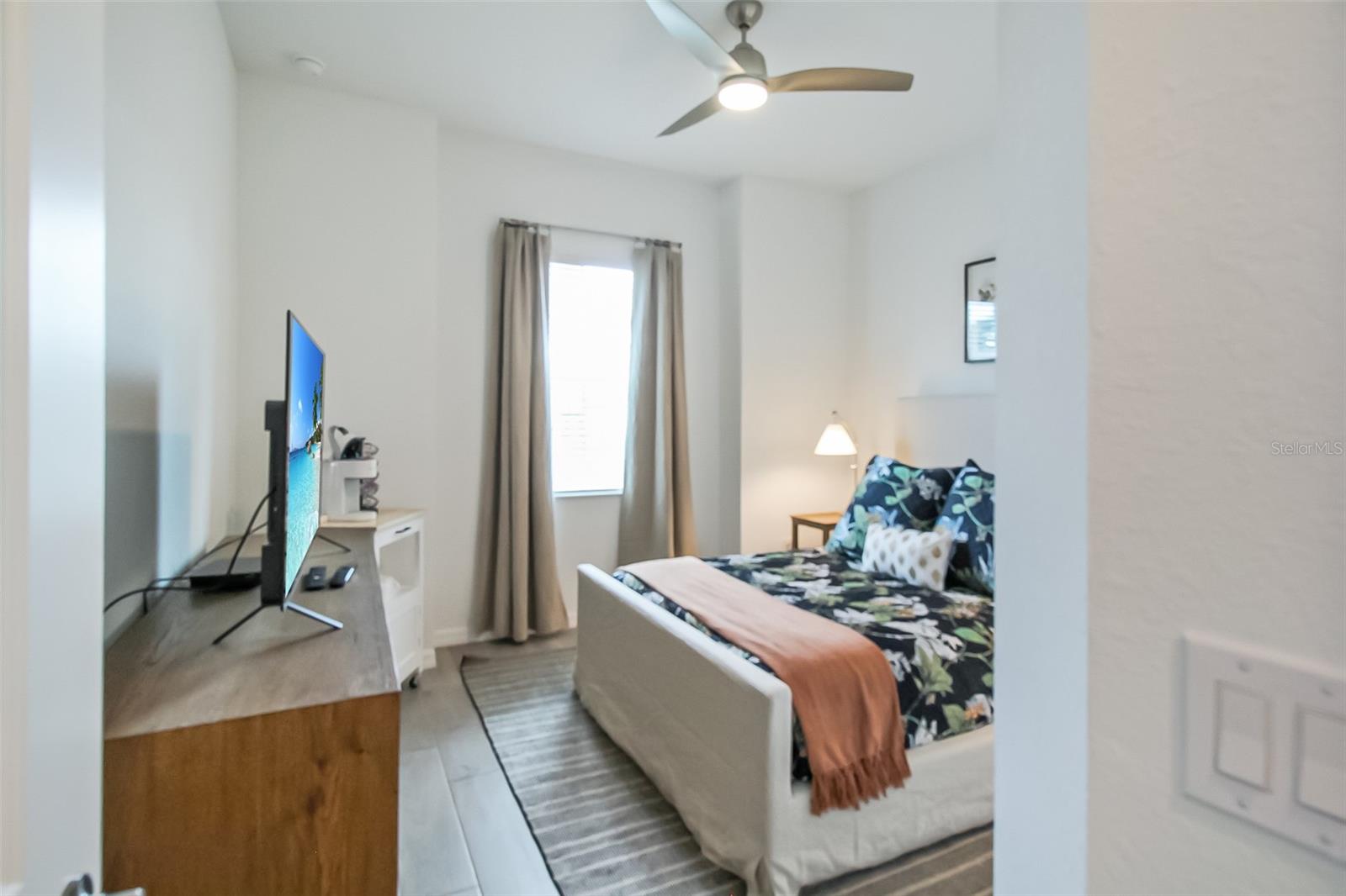 WELLEN PK GOLF & COUNTRY CLUB - Residential Lease