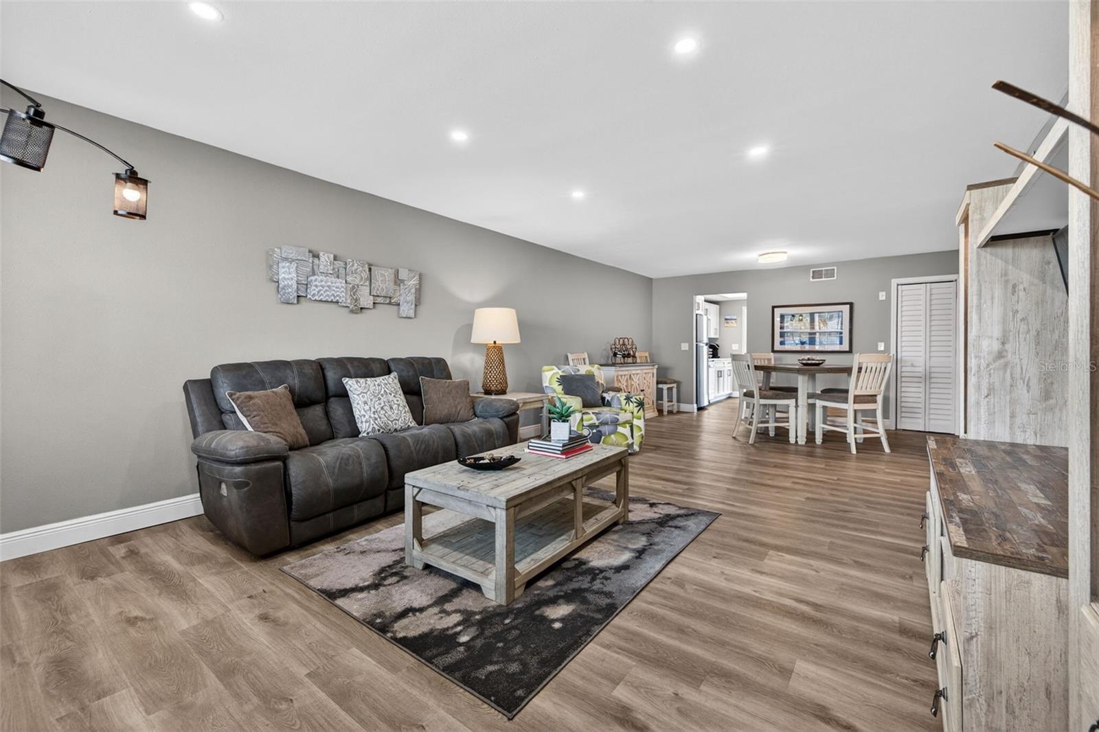 1893 SHORE DRIVE S 214