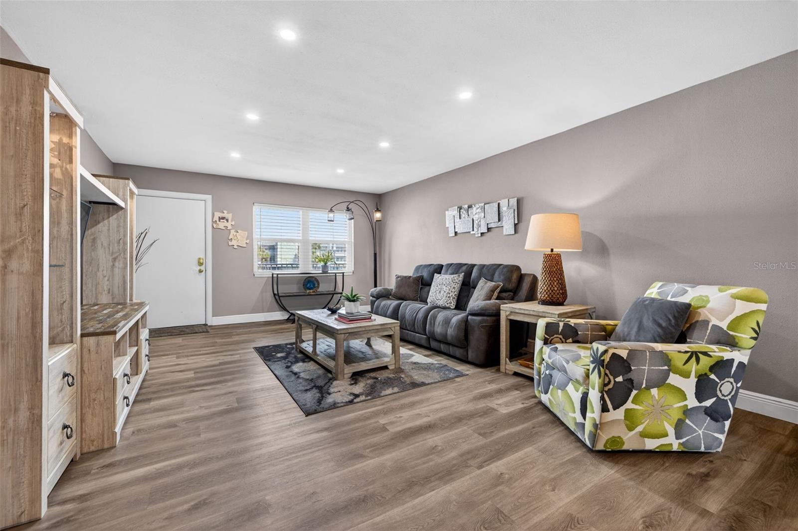 1893 SHORE DRIVE S 214
