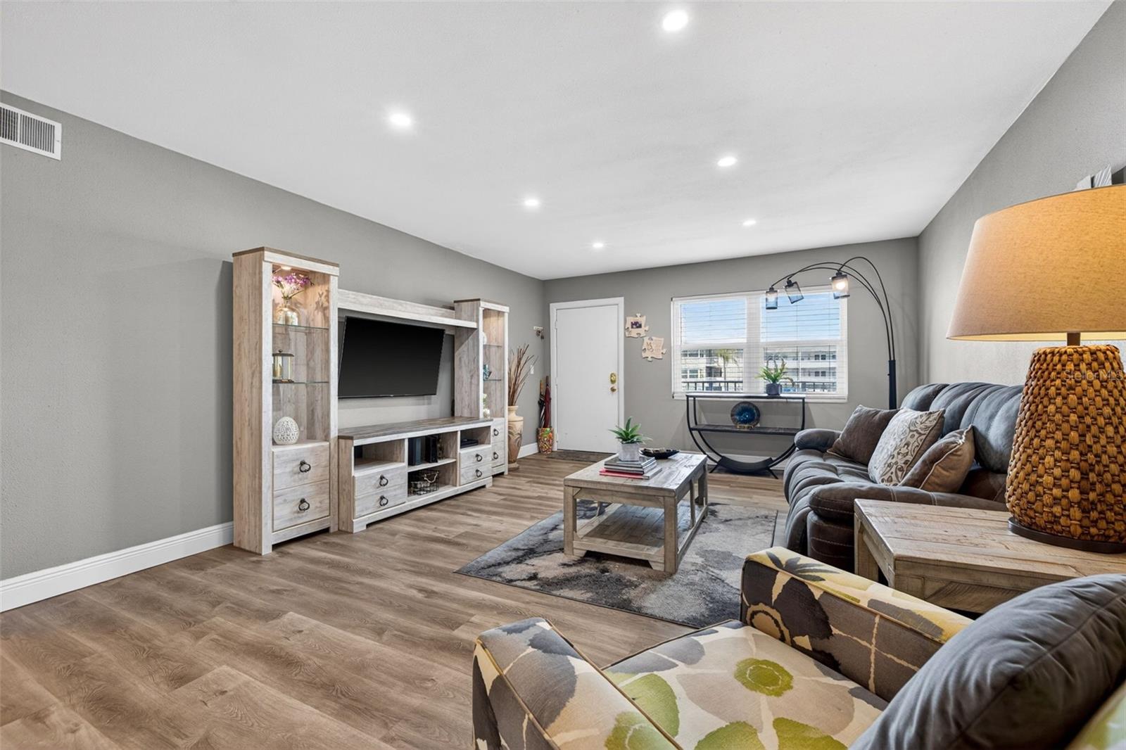 1893 SHORE DRIVE S 214