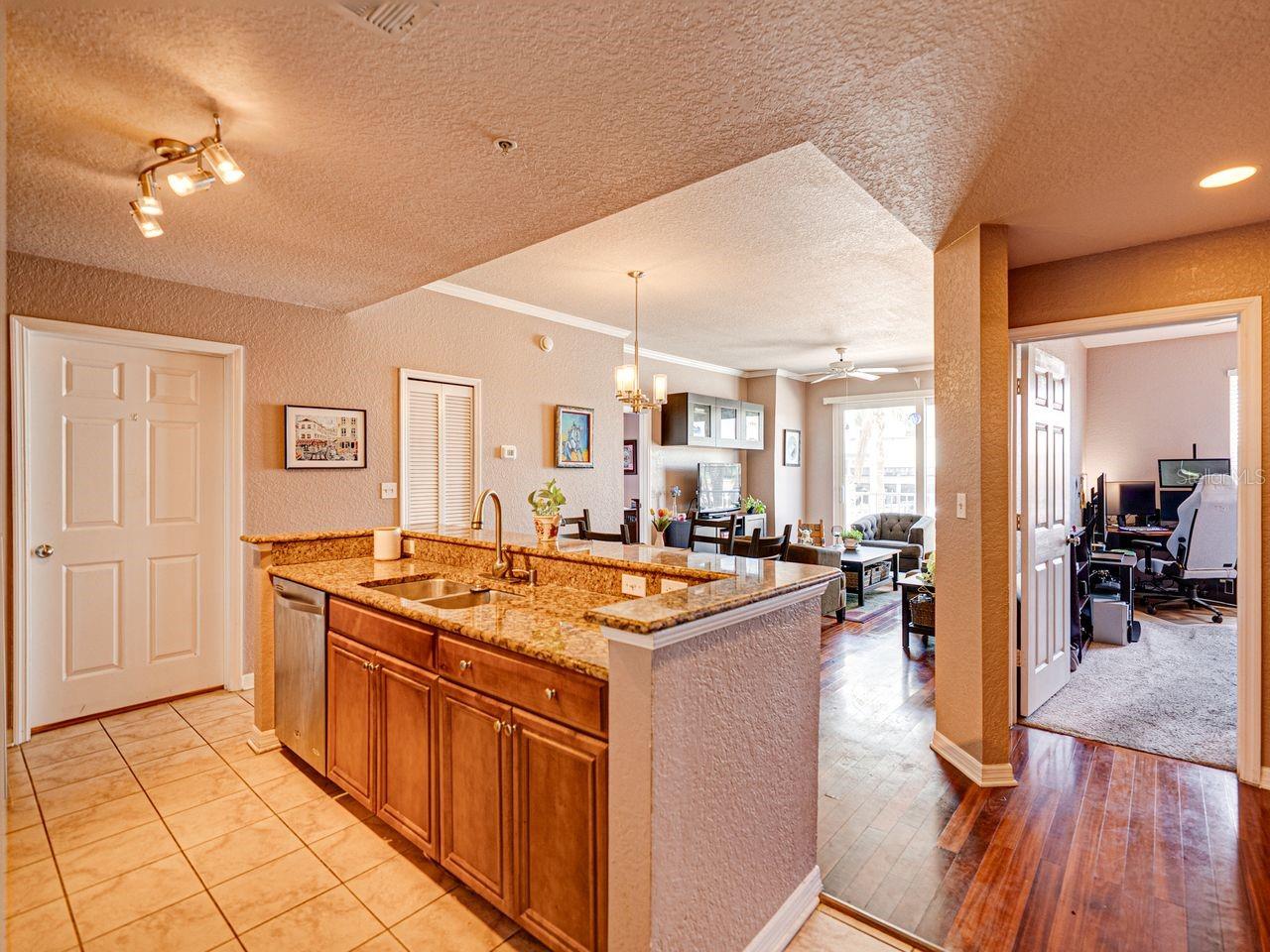 PARKCREST HARBOUR ISLAND CONDO - Residential