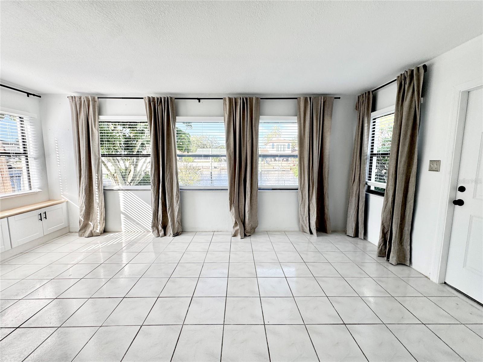 FLOR A MAR - Residential Lease