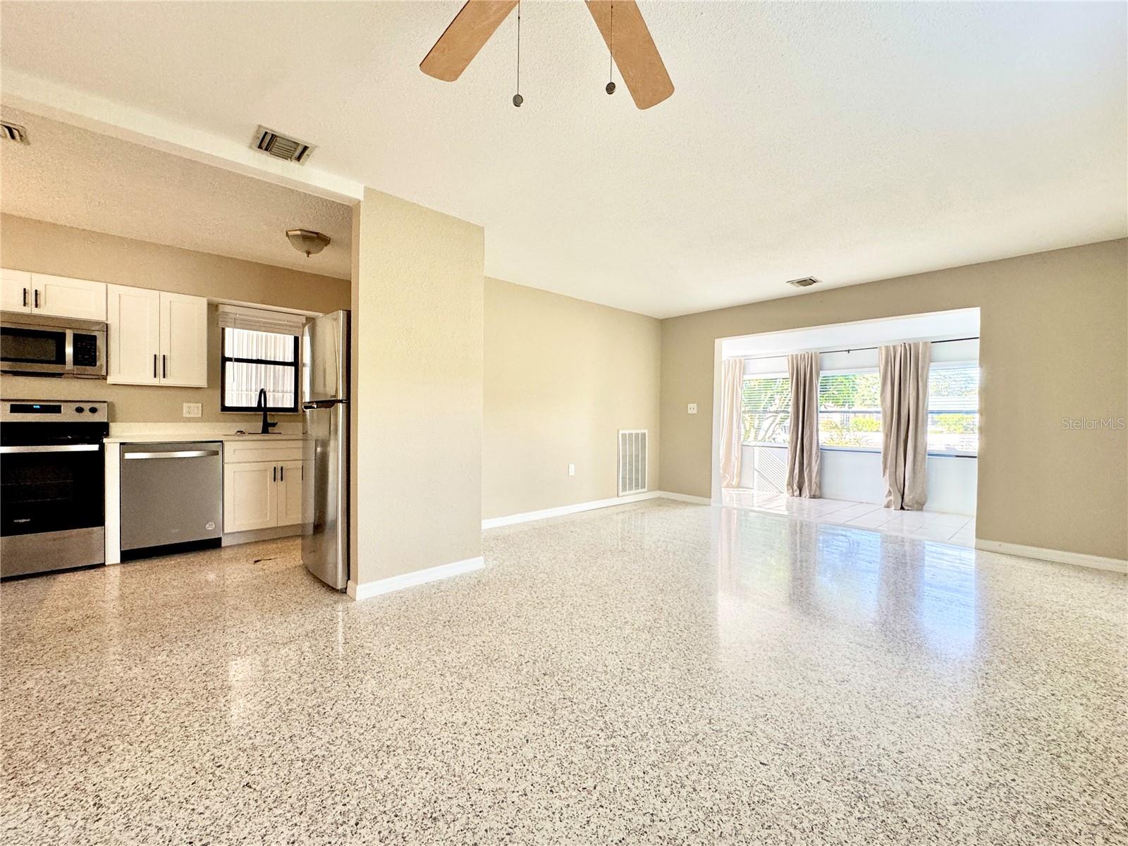 FLOR A MAR - Residential Lease