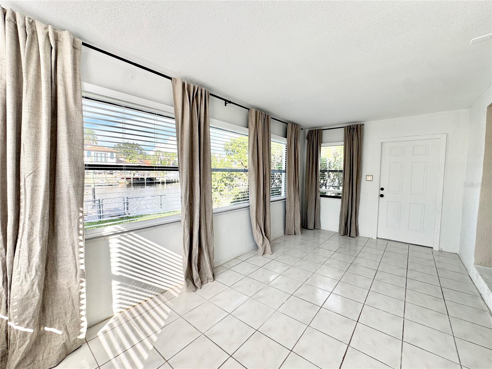 FLOR A MAR - Residential Lease