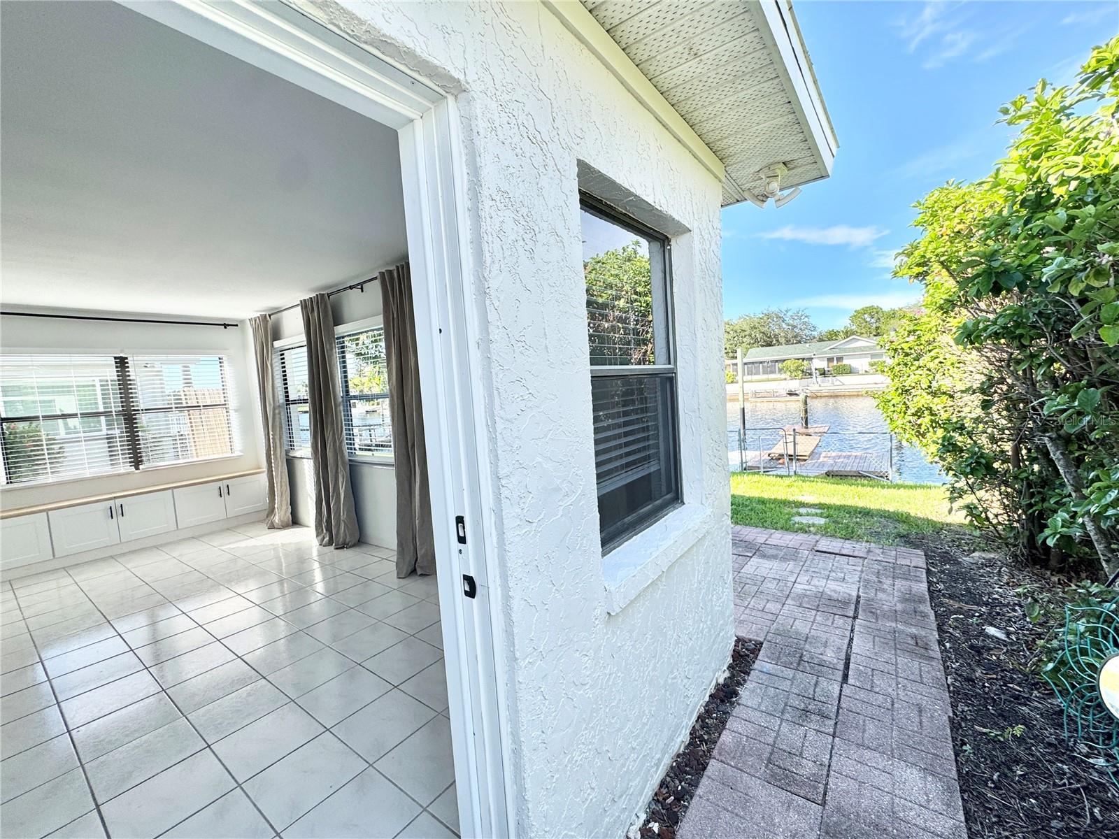 FLOR A MAR - Residential Lease