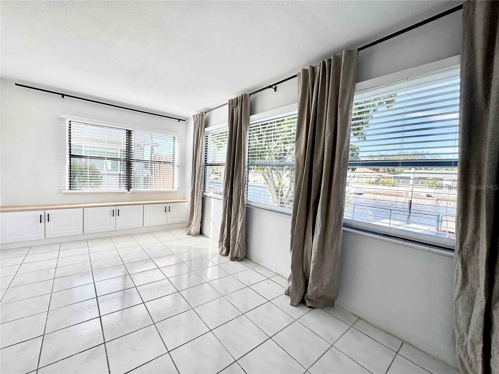 FLOR A MAR - Residential Lease