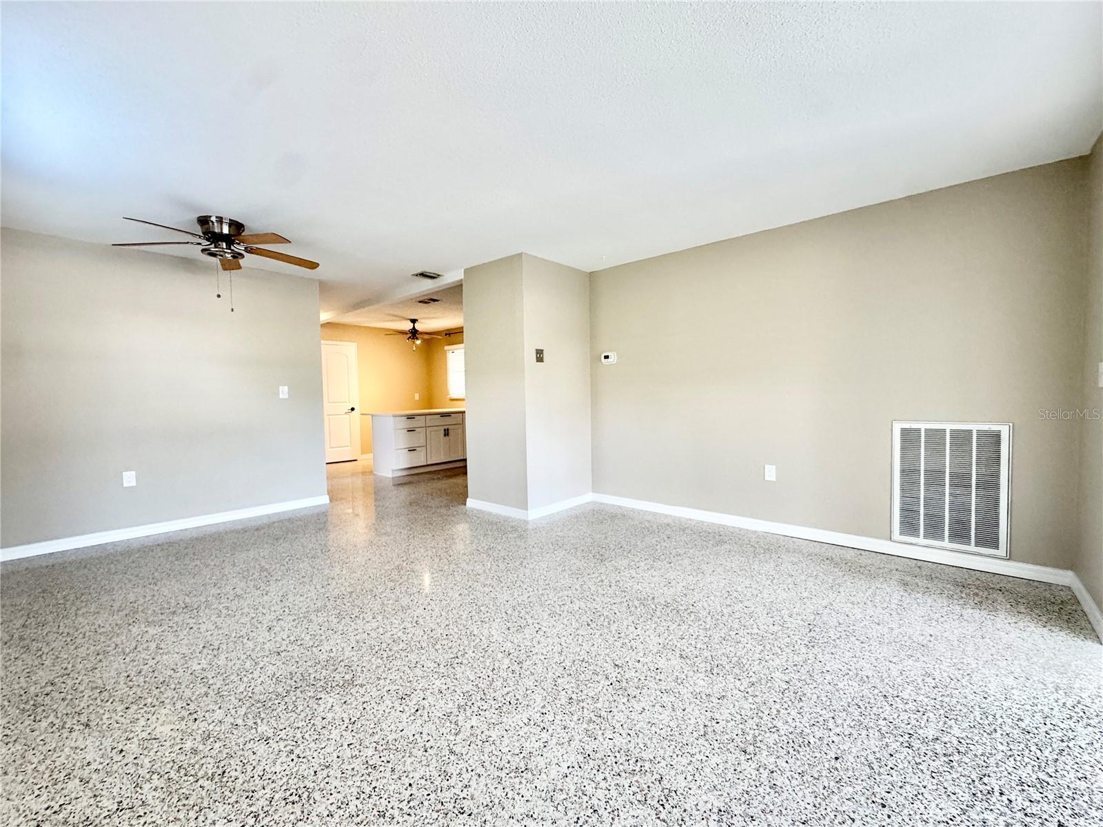 FLOR A MAR - Residential Lease